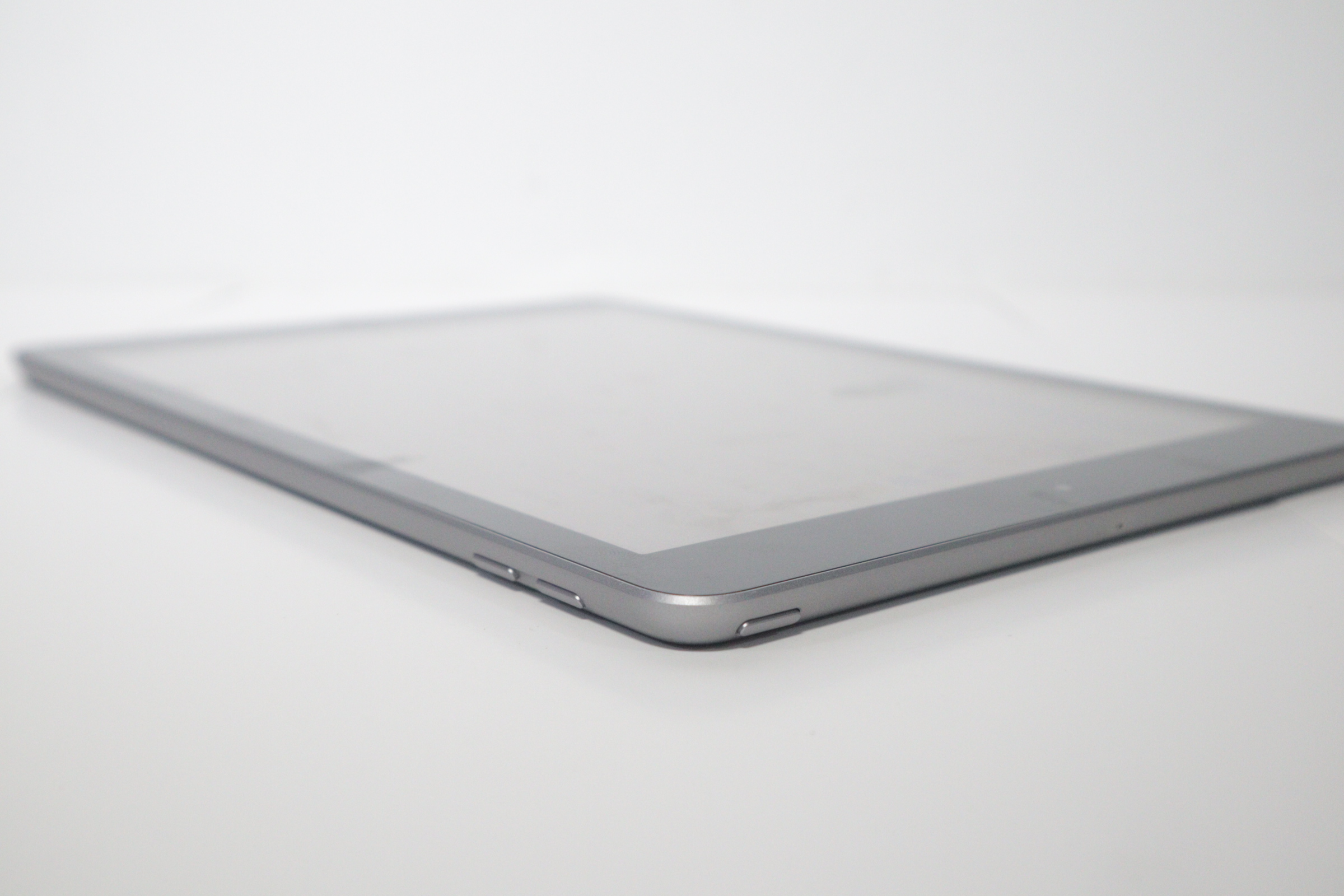 Apple iPad Gen 5 MP2F2LL/A Silver 32GB 9.7