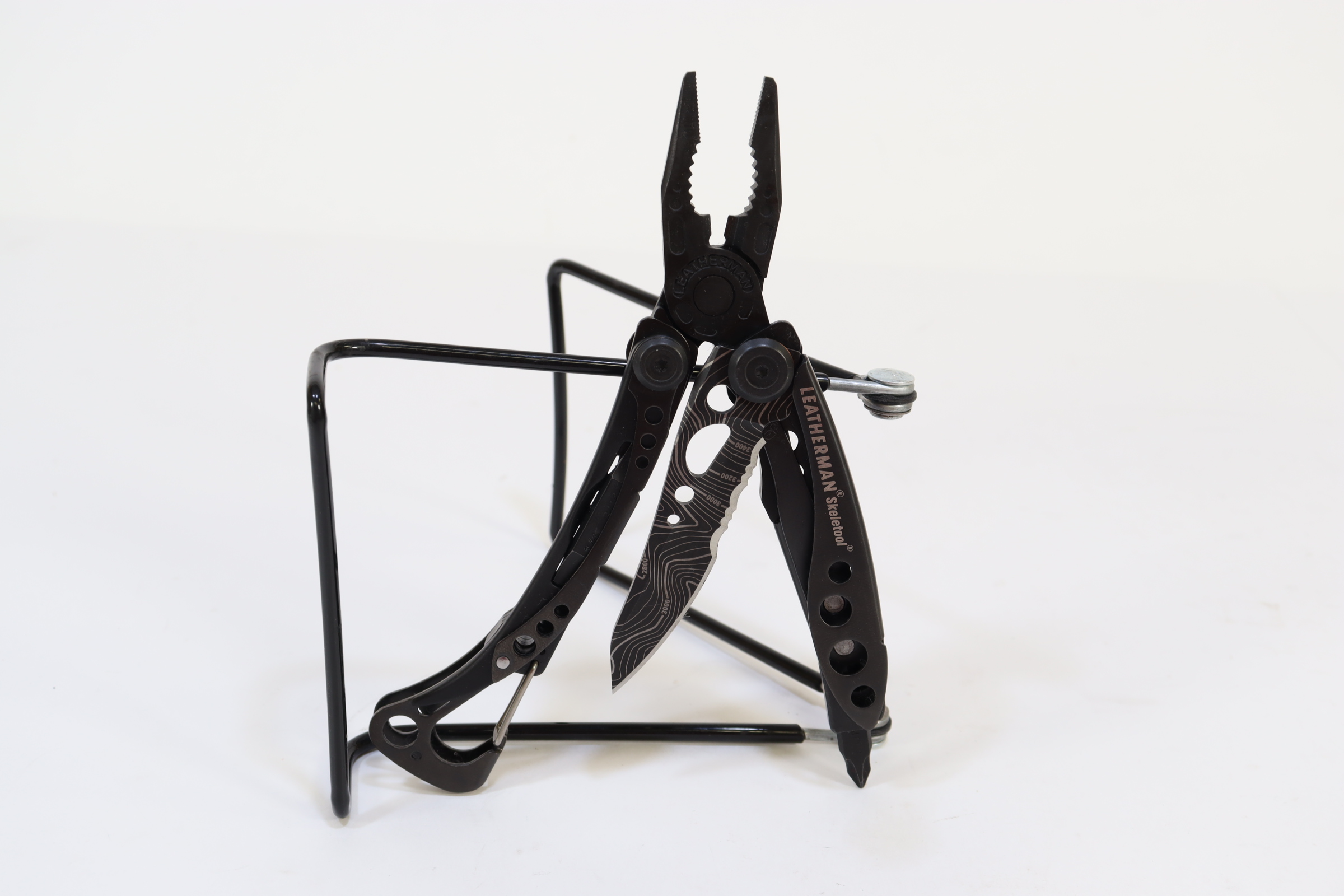 LEATHERMAN Skeletool 832419 Lightweight Multitool Combo Knife and Bottle Opener