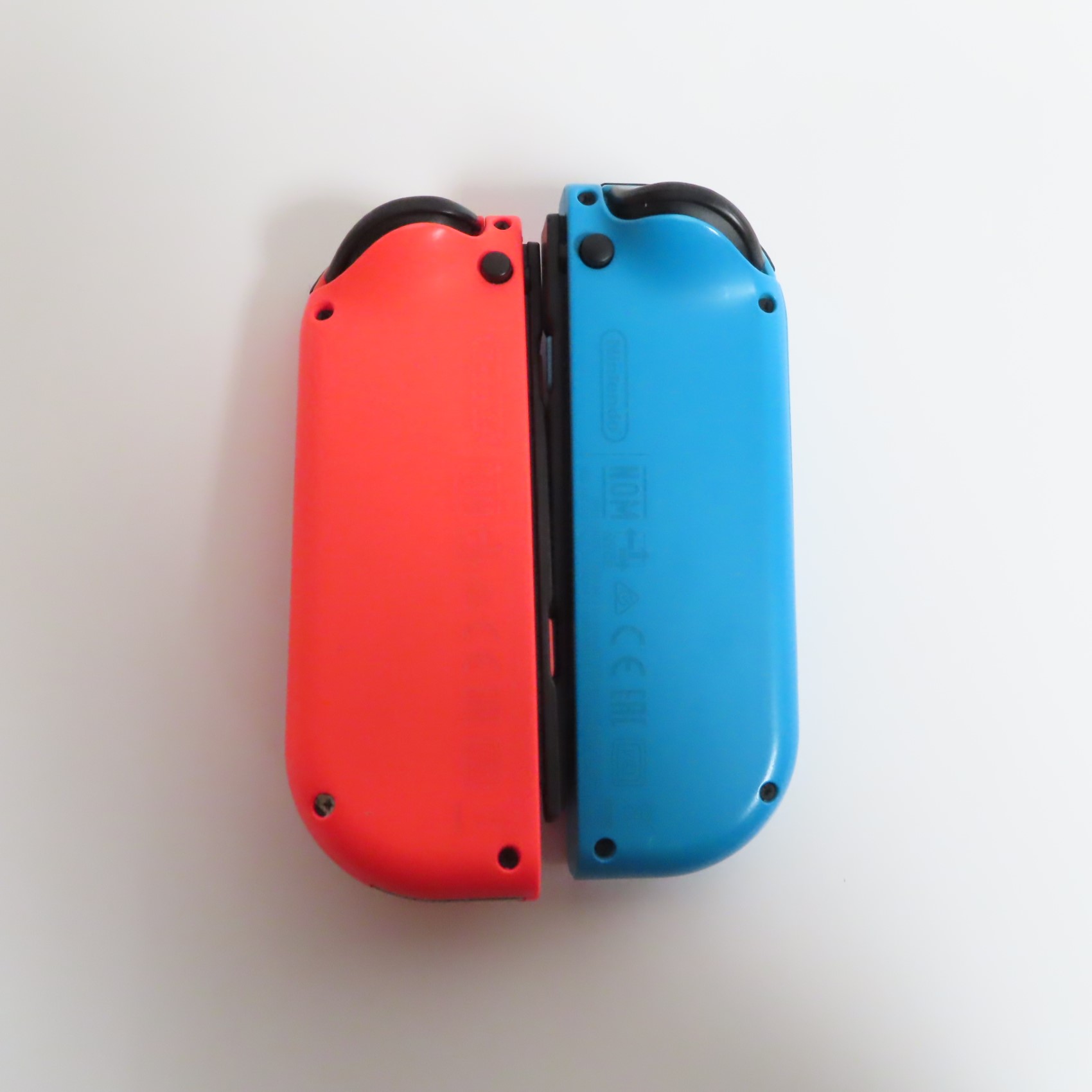 Nintendo HAC-001(-01) Switch 32GB Video Game Console - Red/Blue