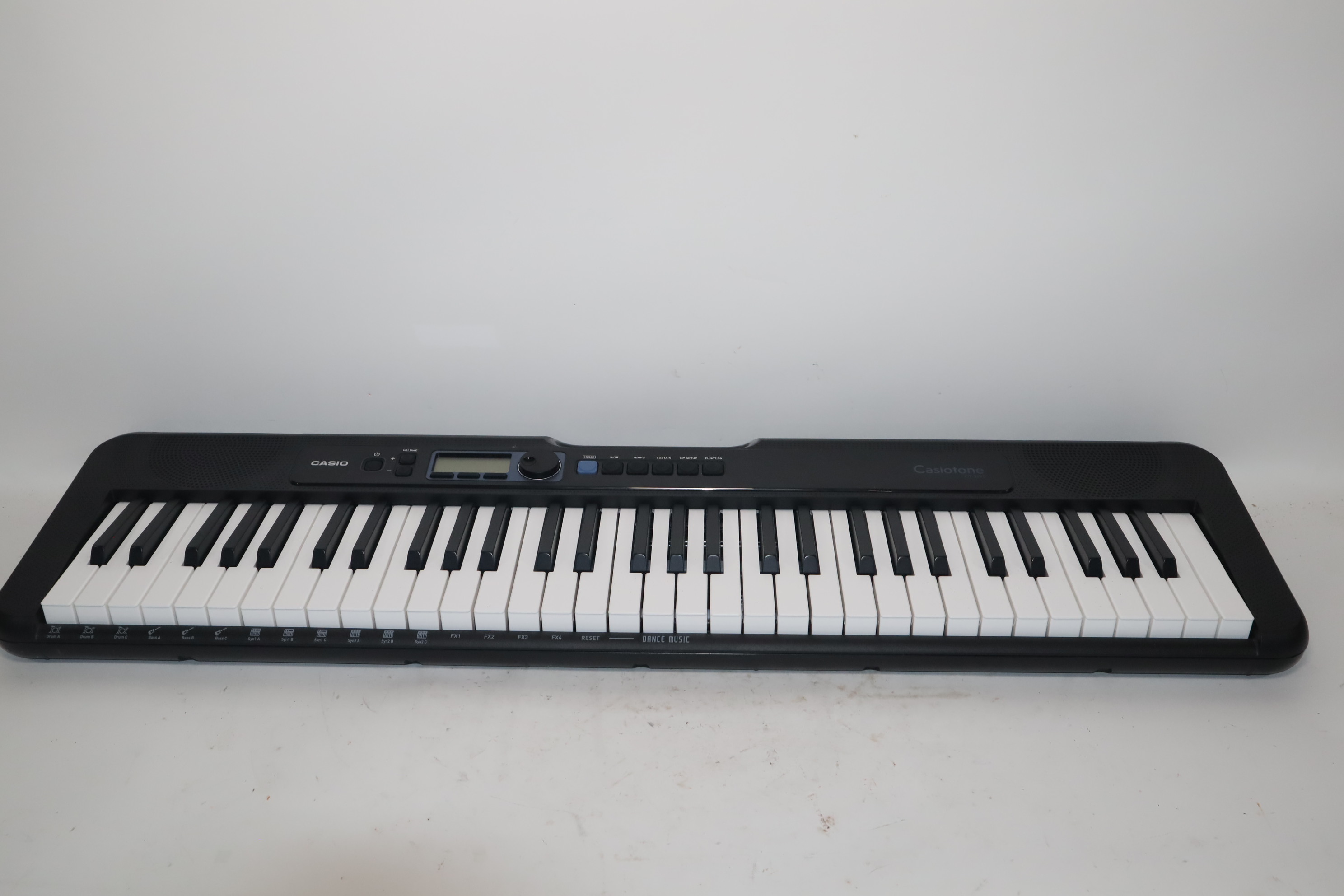 Casio CTS190 Casiotone 61Key Portable Keyboard 9AAA / USB & Carry Case