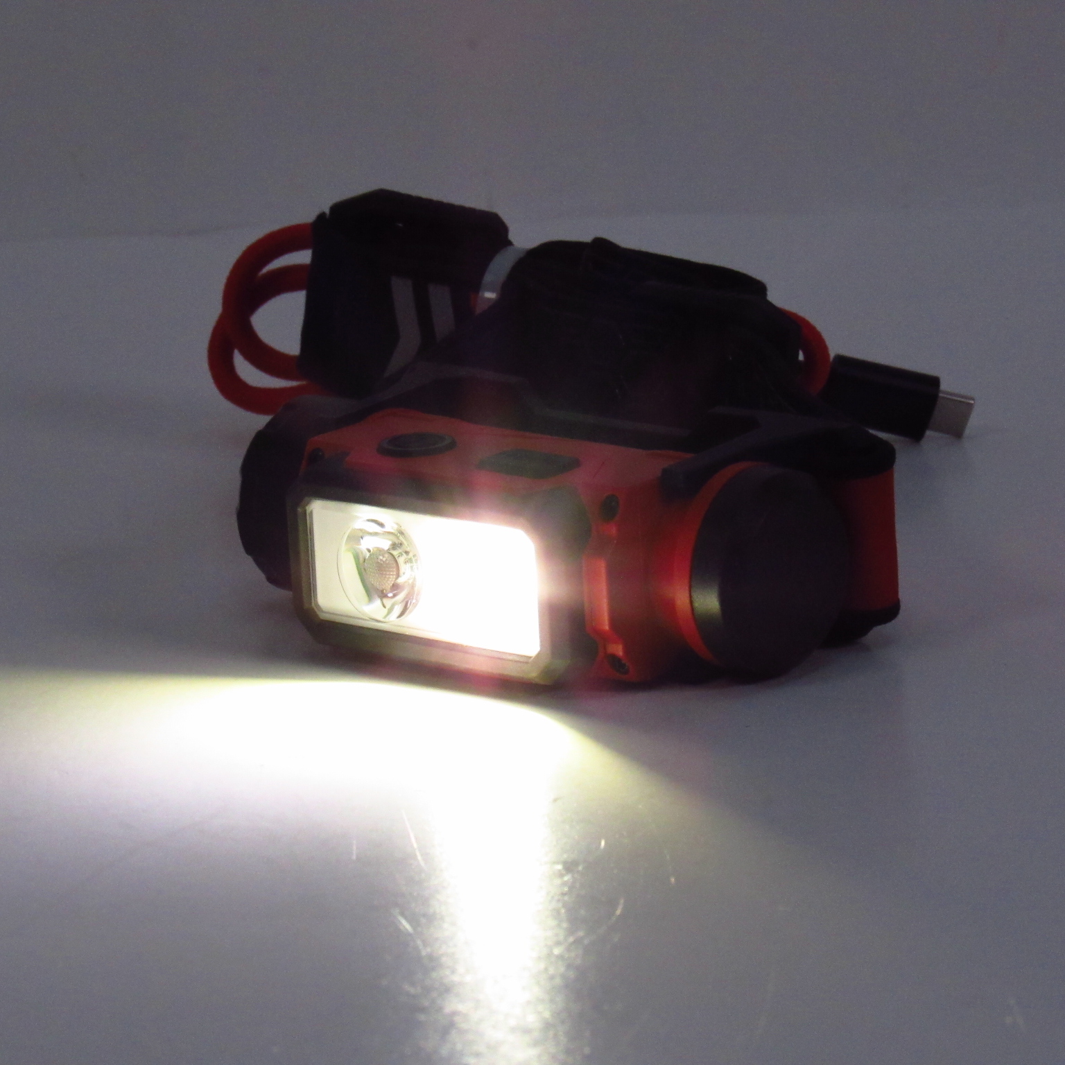 Milwaukee 2163-20 USB 600-Lumens Hard Hat Headlamp