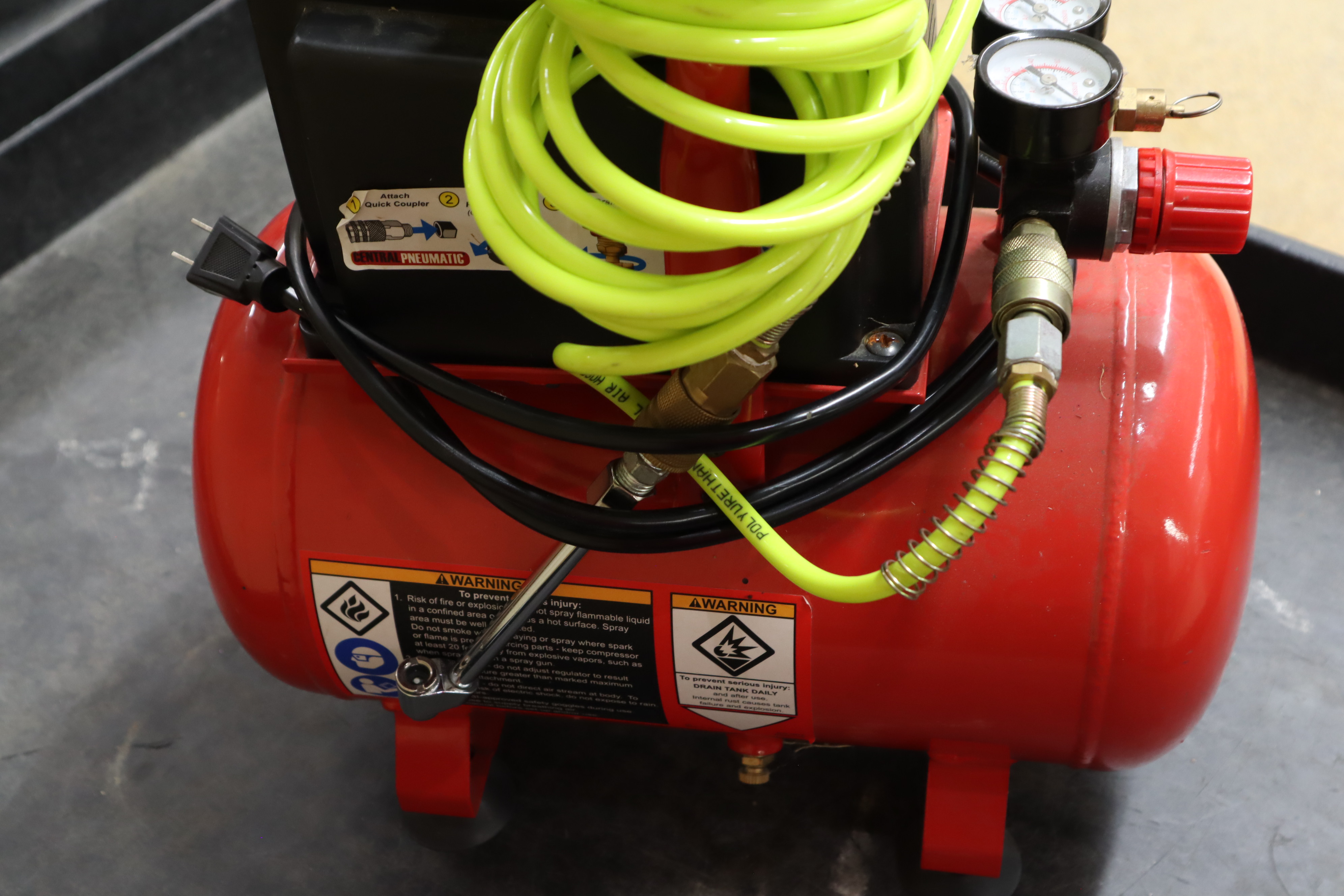 Central Pneumatic 3gal 1/3 HP 100 PSI Hotdog Air Compressor Local Pickup 6529