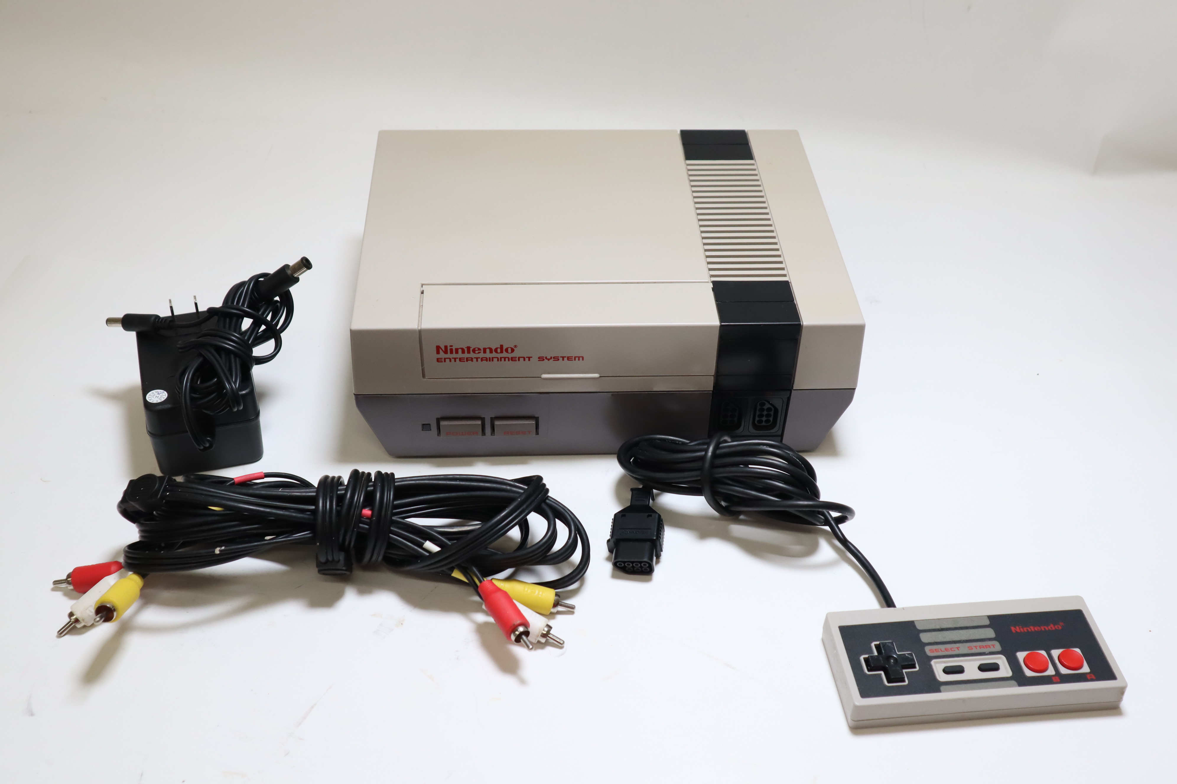 Nintendo NES001 Original NES Video Game Console 4304