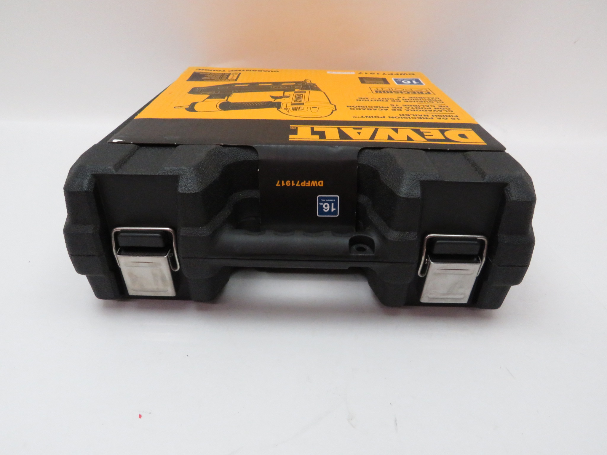 DeWalt DWFP71917 Pneumatic 16Gauge 21/2" Nail Gun