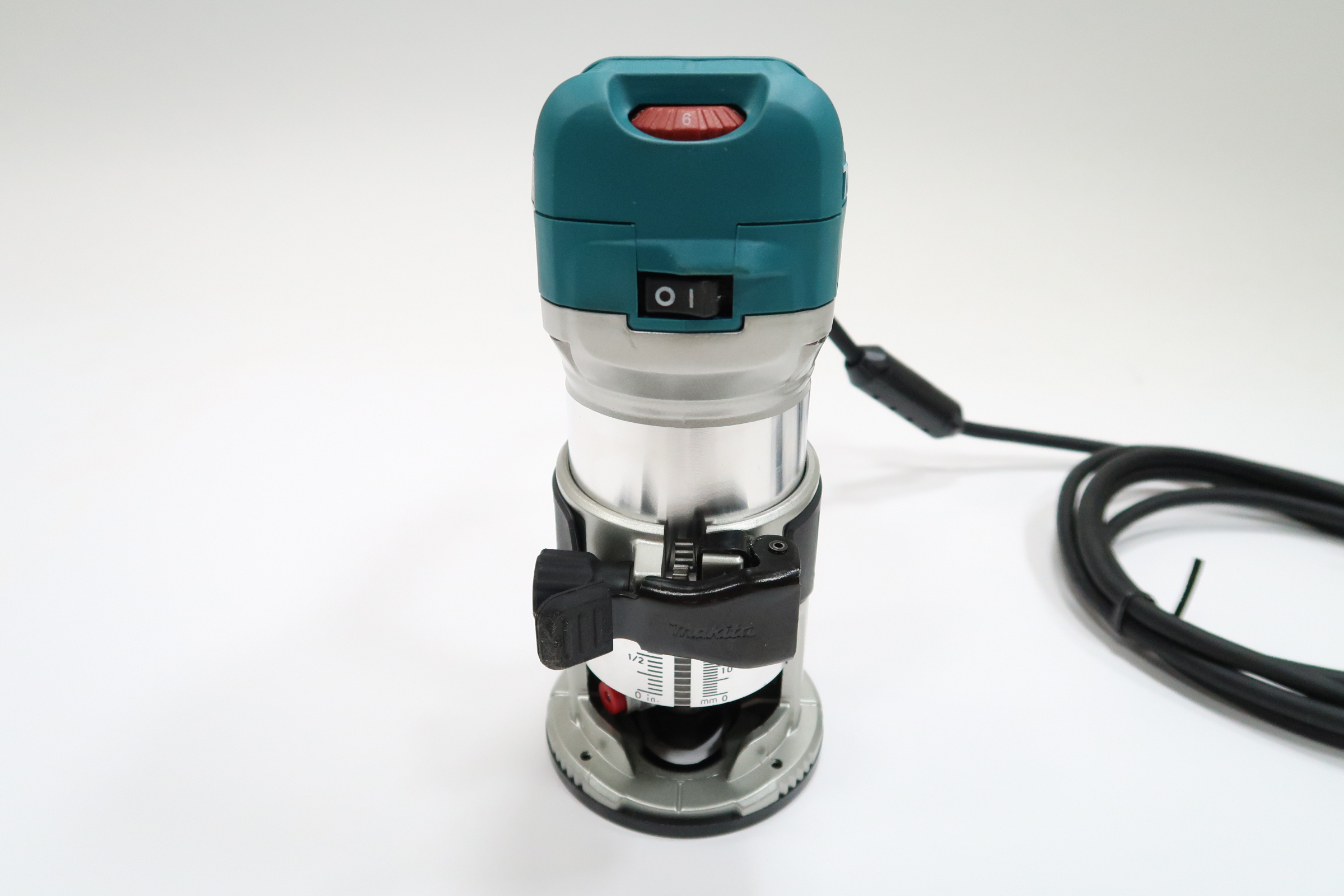 Makita RT0701C 6.5 Amp 1-1/4 HP Corded Fixed Base Variable Speed ...