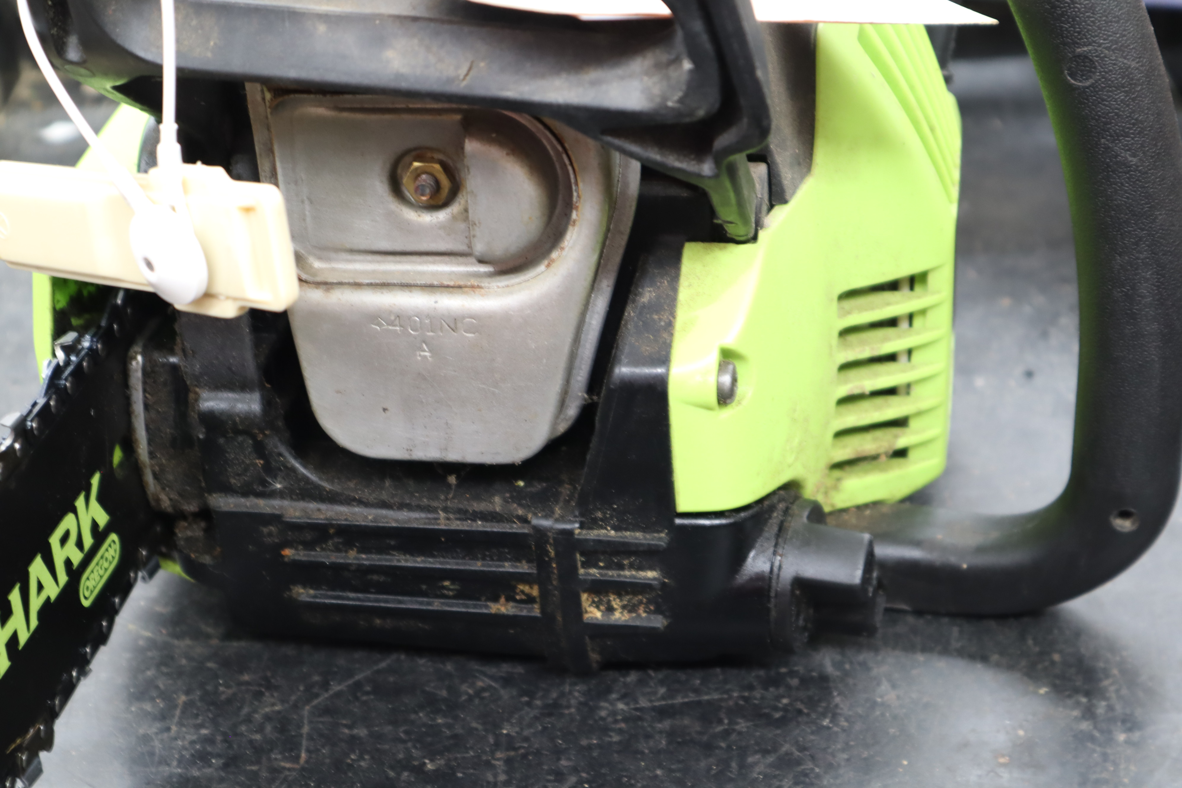 Poulan Woodshark PL3314 14 Inch Gas Chainsaw Local Pickup Only 5074