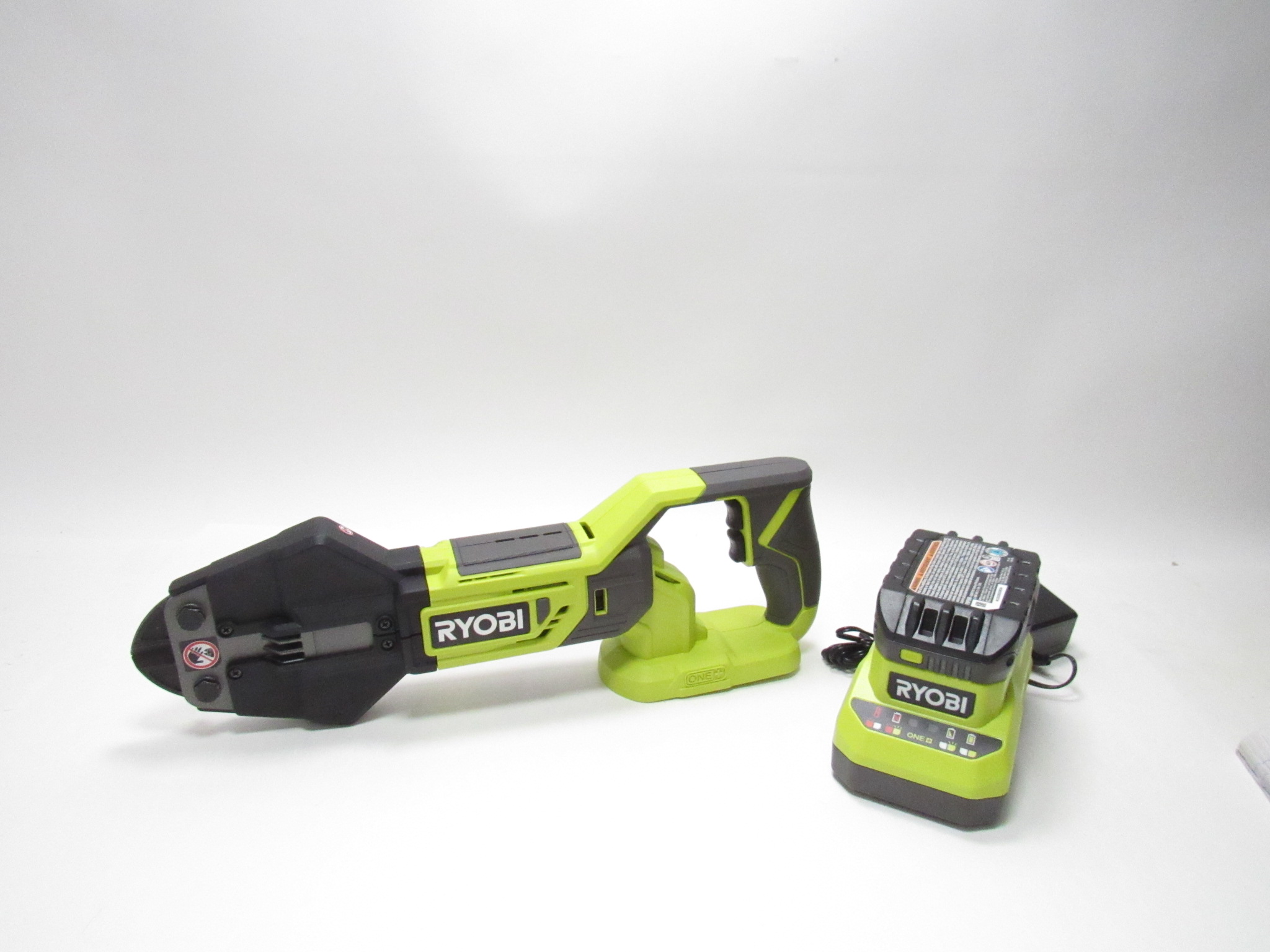 RYOBI ONE+ 18V Cordless Bolt Cutters 2Ah Battery Charger Set P592