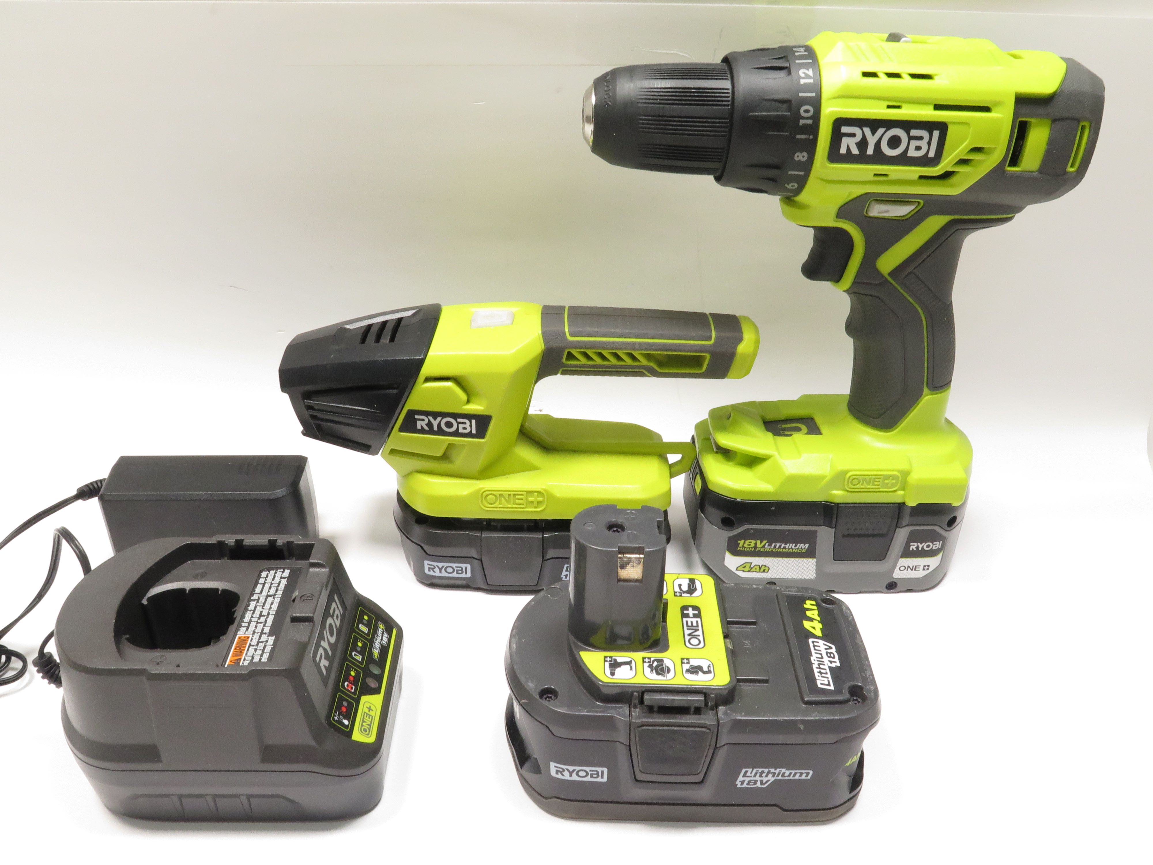 Ryobi P215 / P705 18Volt ONE+ LithiumIon Drill Work Light Combo Kit 4722
