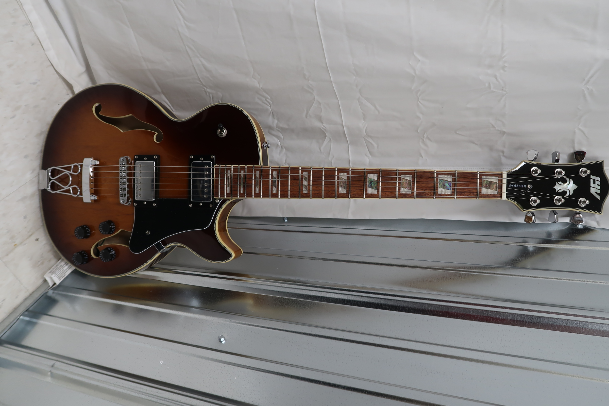 IYV IJZ300 TSB Jazz Solid HollowBody Tobacco Sunburst 6String