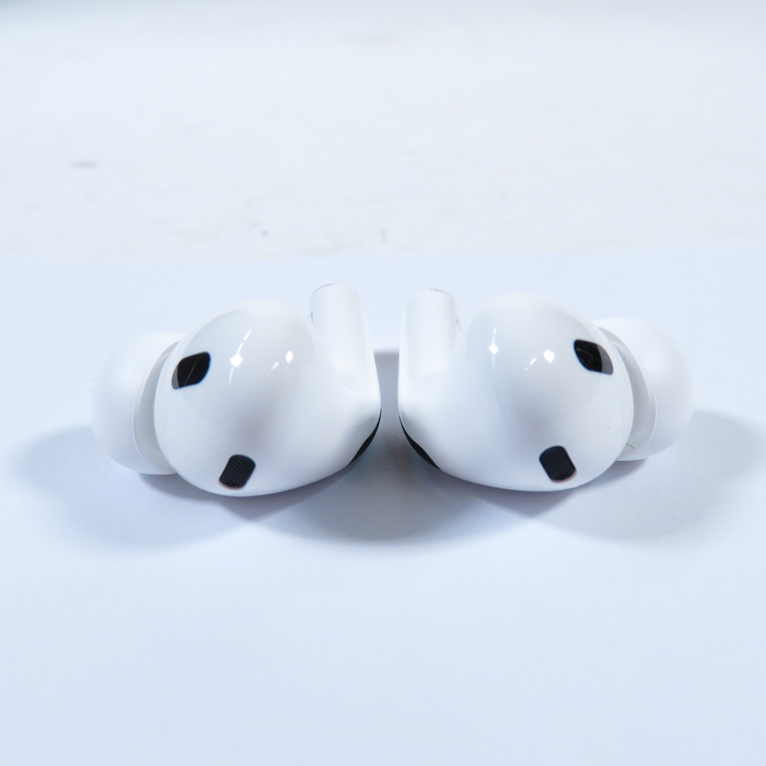 AirPods Pro ホワイト Apple AirPods Pro with Wireless Charging Case - White 190199247017