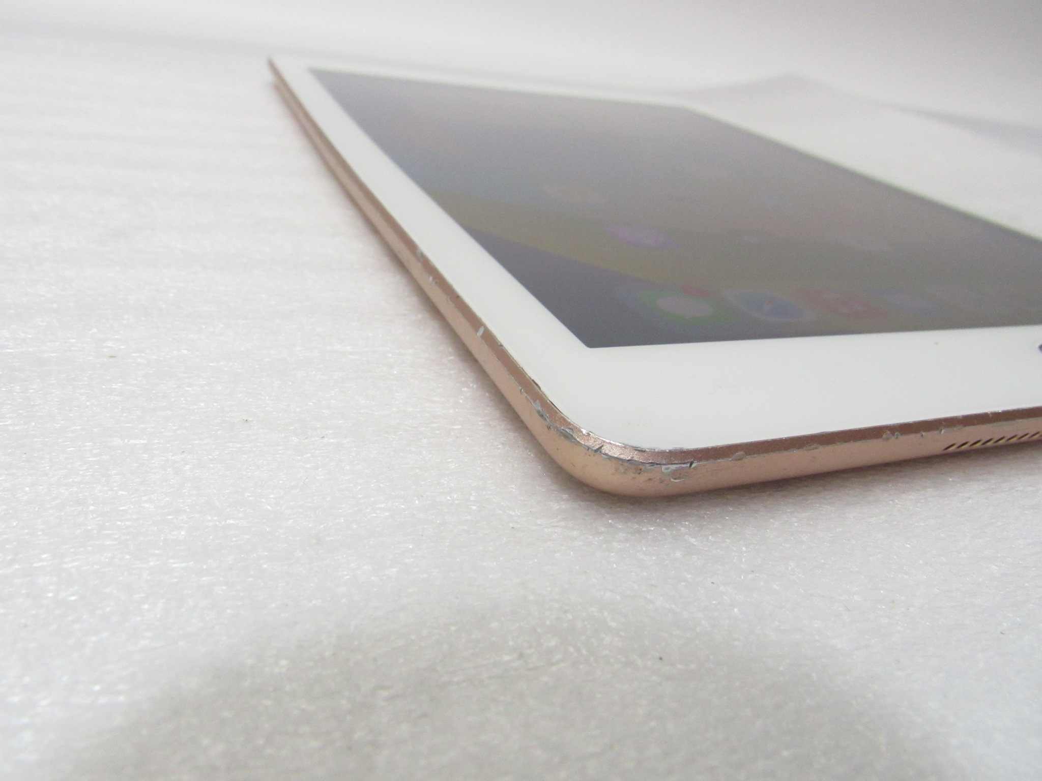 Apple iPad 6th Gen MRM42LL/A 9.7