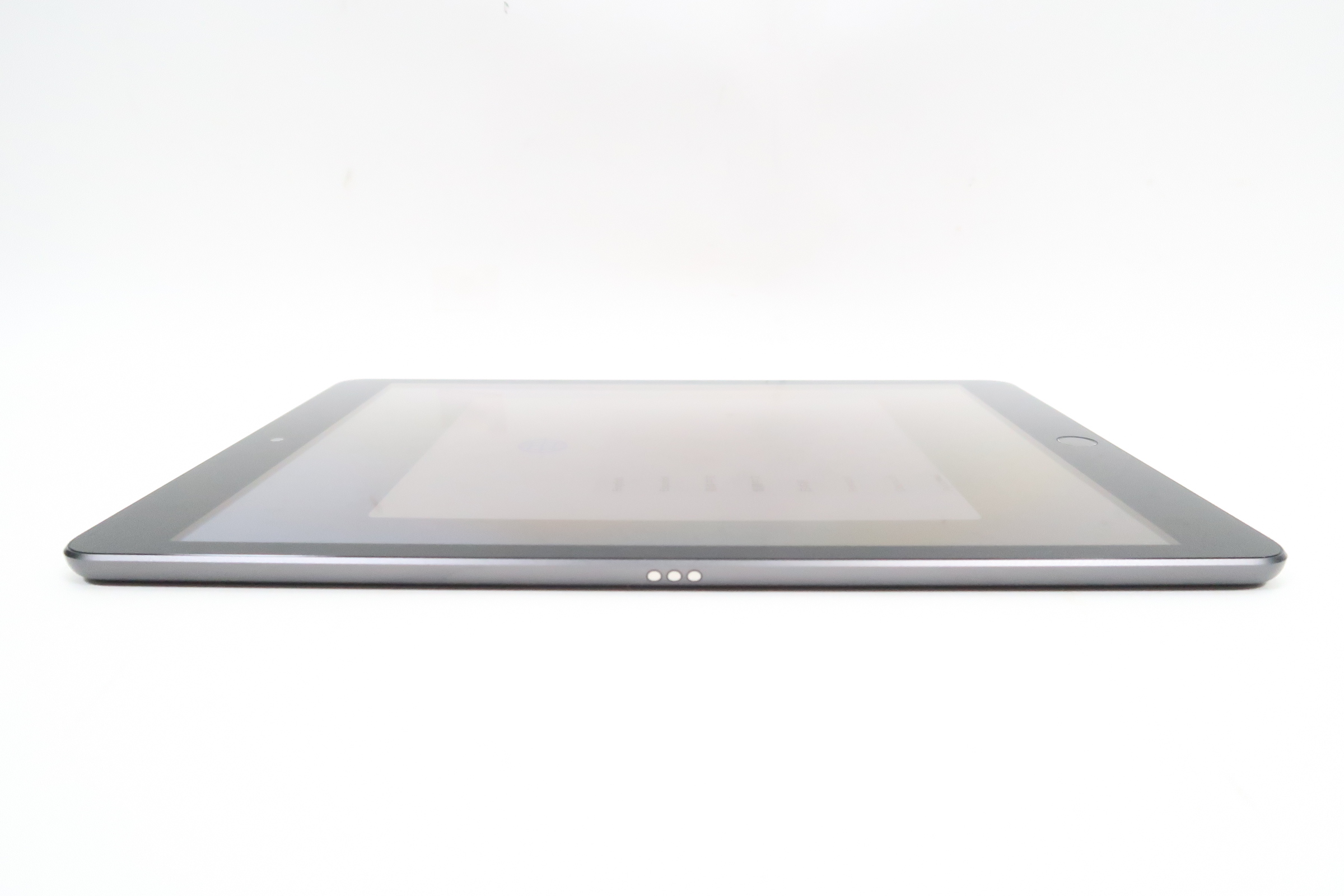 Apple MK2K3LL/A 10.2" iPad 9th Gen - 64GB - Wi-Fi Only - 0495