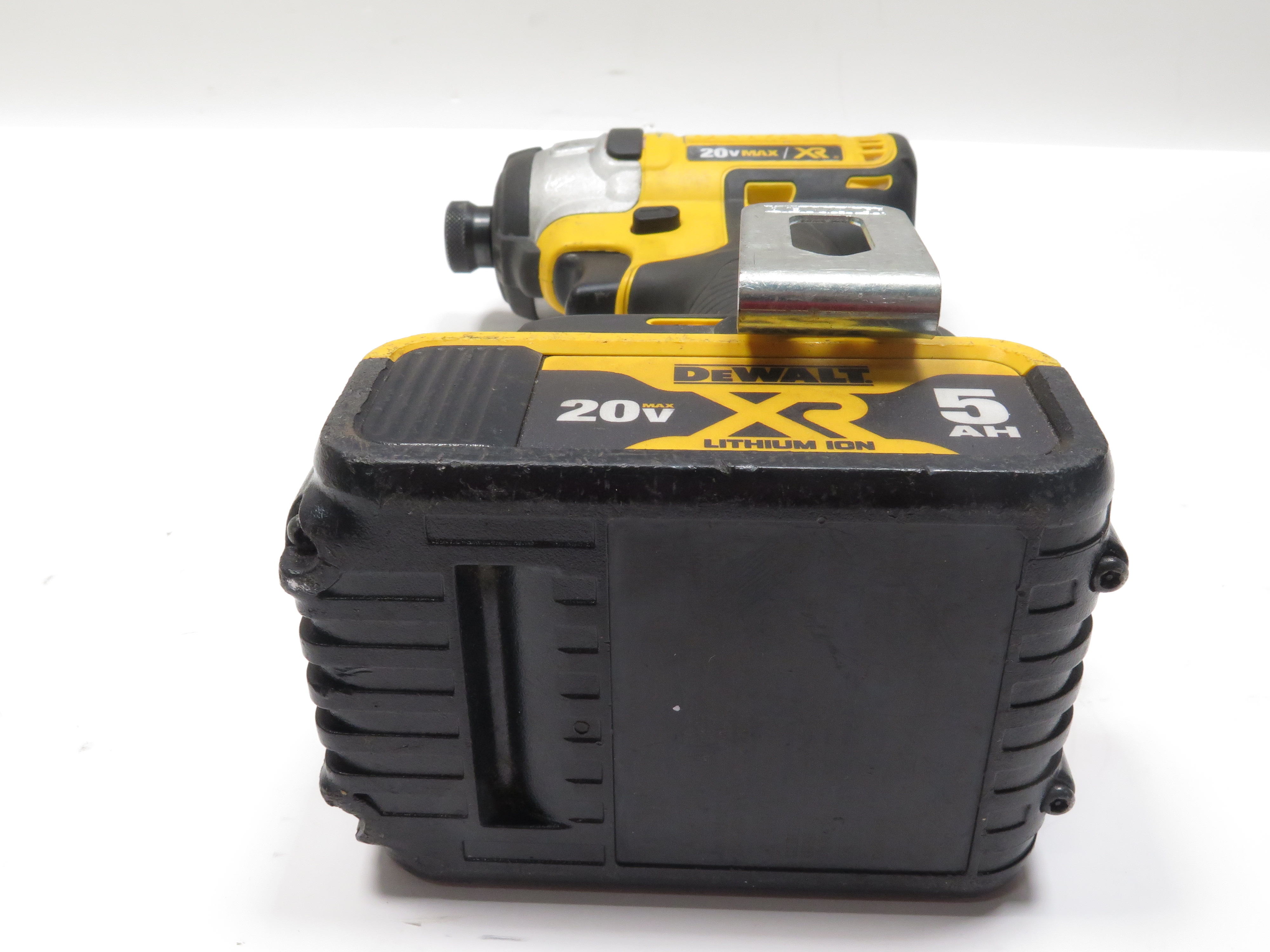 DeWalt DCF887 20V MAX XR Cordless Brushless 3-Speed 1/4 in. Impact ...