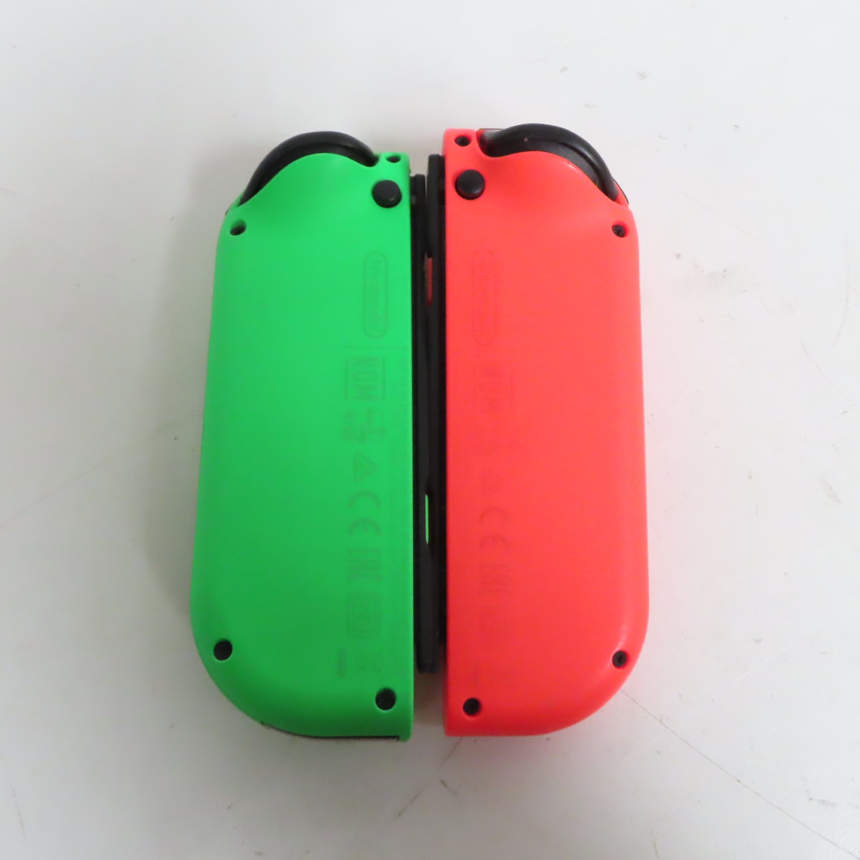 Nintendo HAC-001(-01) Switch 32GB Video Game Console - Red/Green