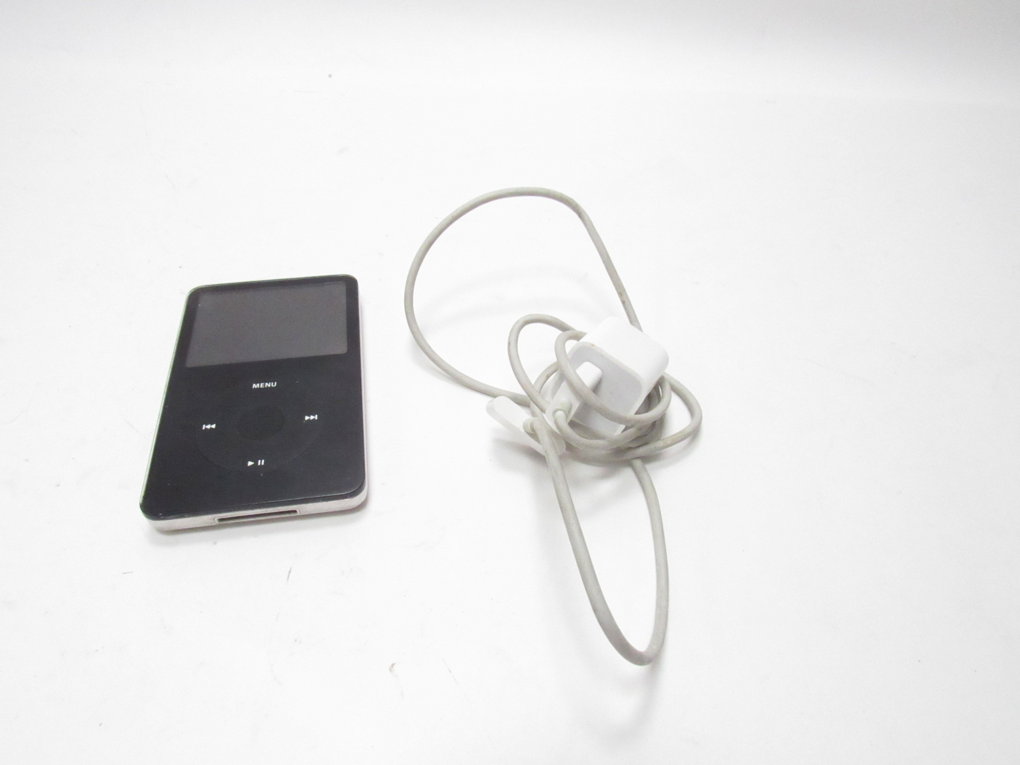 Apple A1136 iPod 5th Generation Black/Silver 30GB