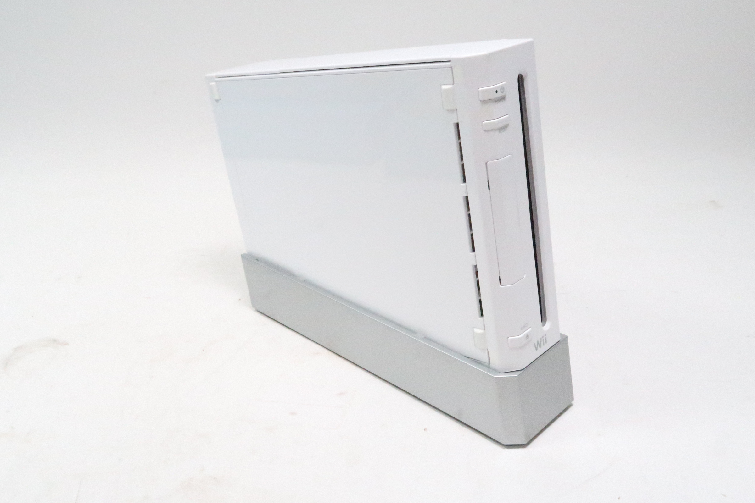 Nintendo Wii RVL001 512MB Video Gaming Console