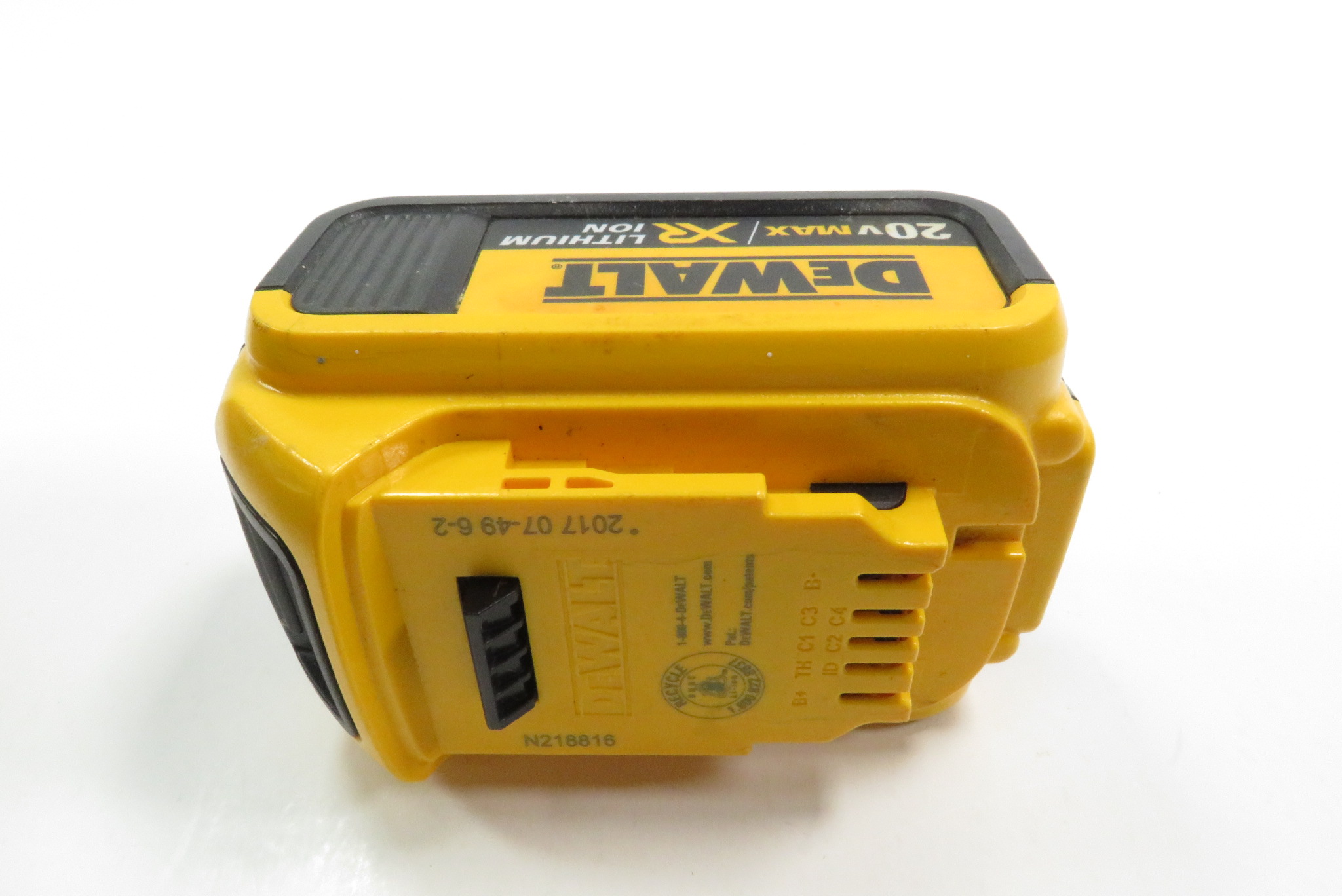 DeWalt DCB204 20-Volt MAX XR Lithium-Ion 4.0Ah Battery / Charger -7165