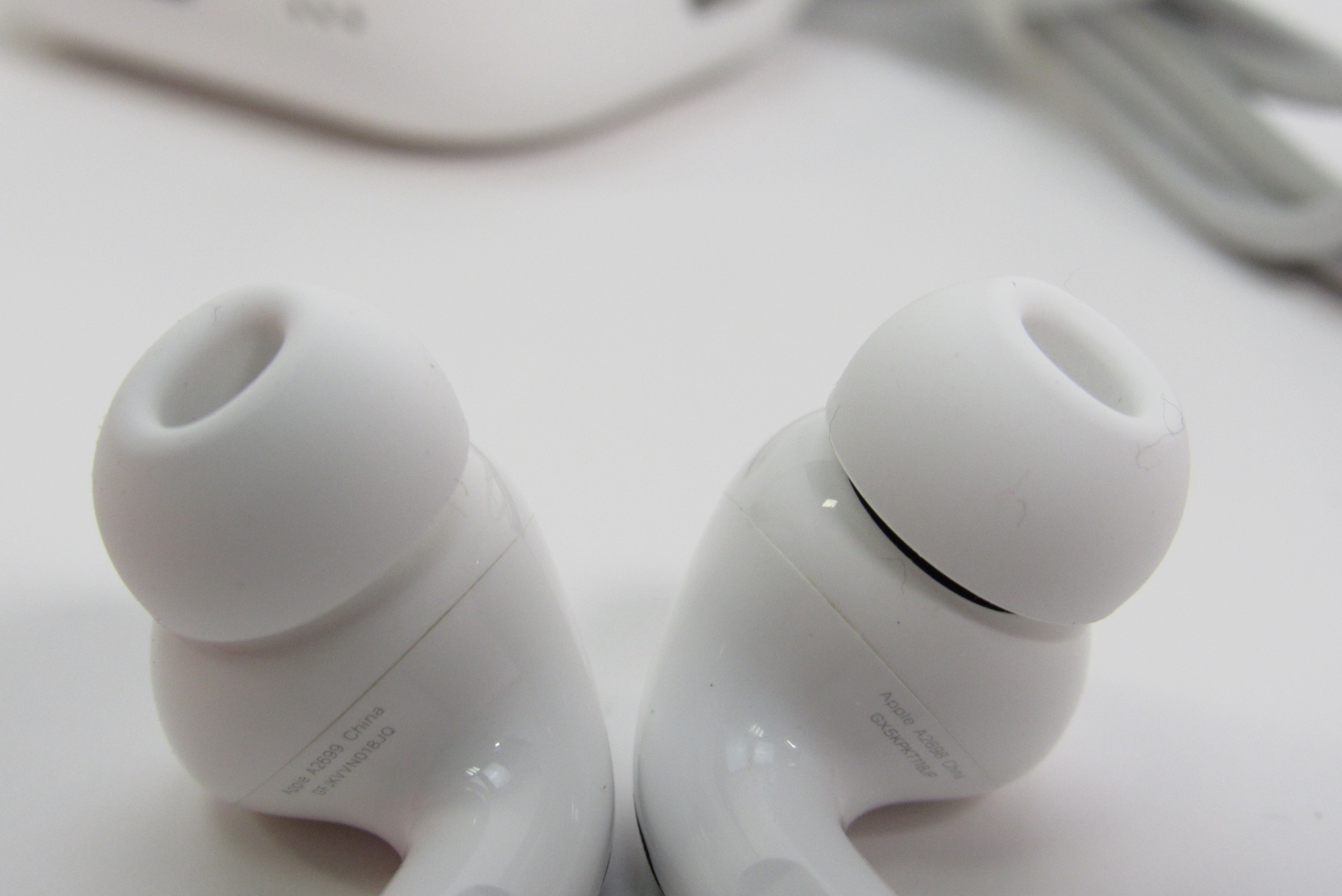 Apple AirPods Pro 2nd Generation A2698/A2699 Bluetooth In