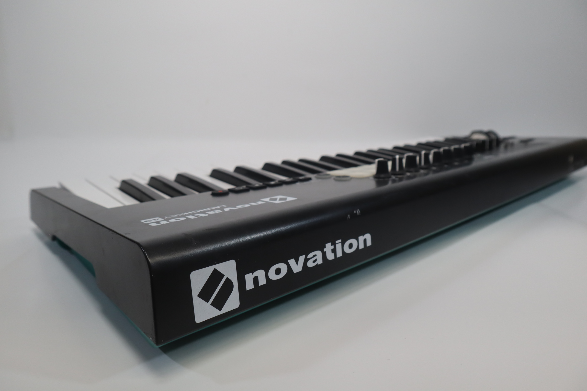 Novation Launch Key 49 MK2 49-Note USB Keyboard Controller 3358
