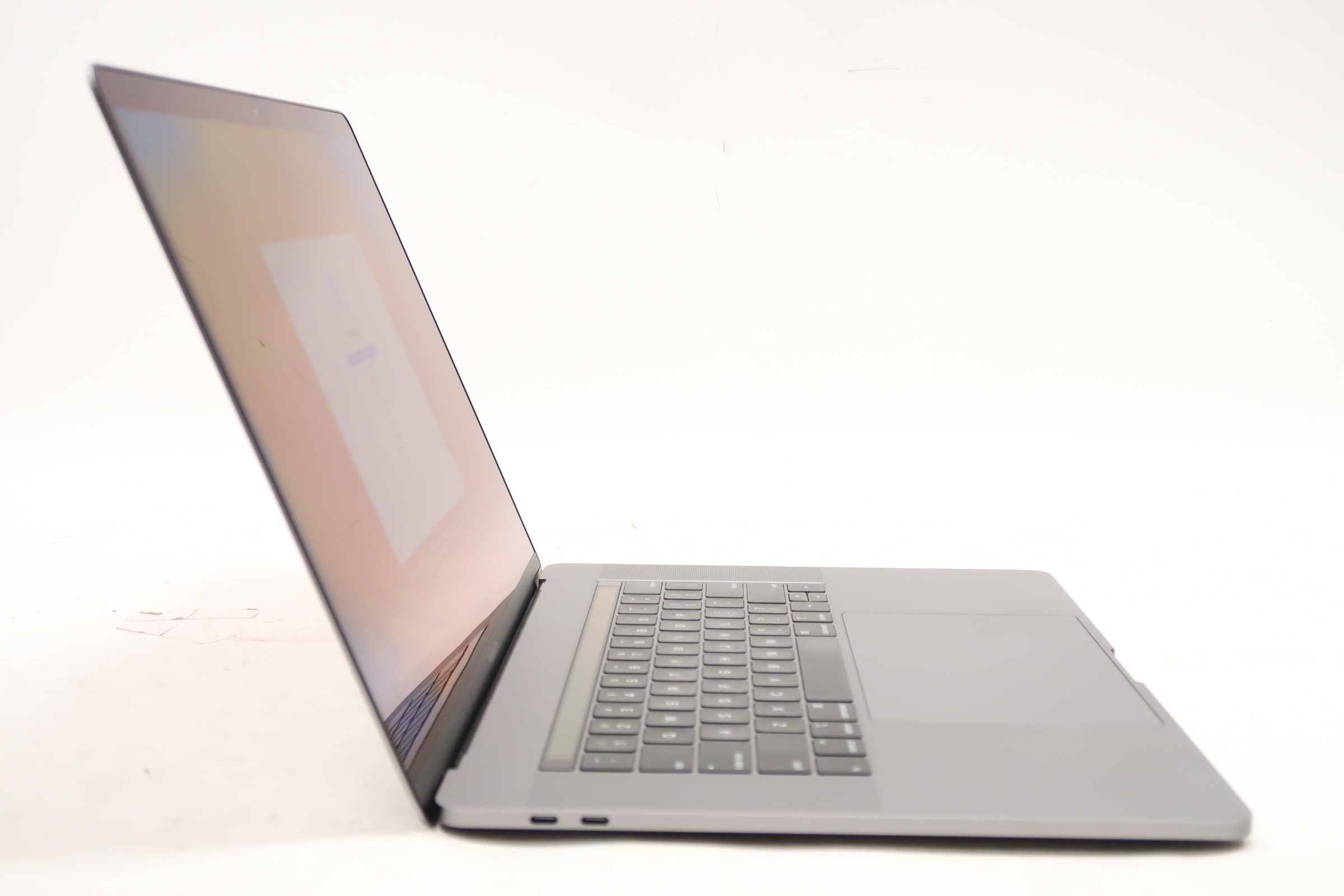 Apple MacBook Pro MR942LL/A (2018) I7-8850H 2.6Ghz 16GB RAM 512GB