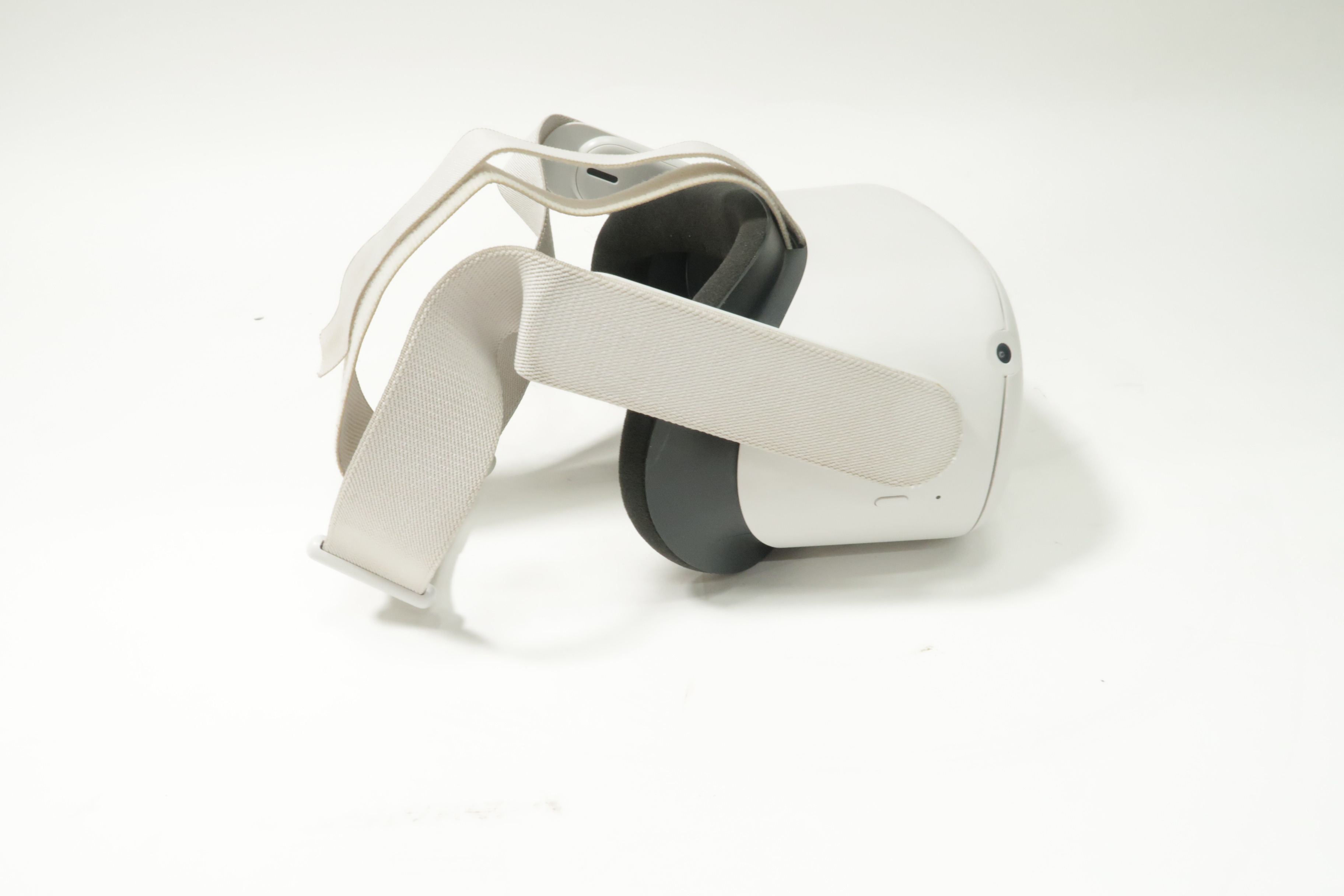 Meta Oculus KW49CM 256GB AllinOne VR Headset White Quest 2 7682