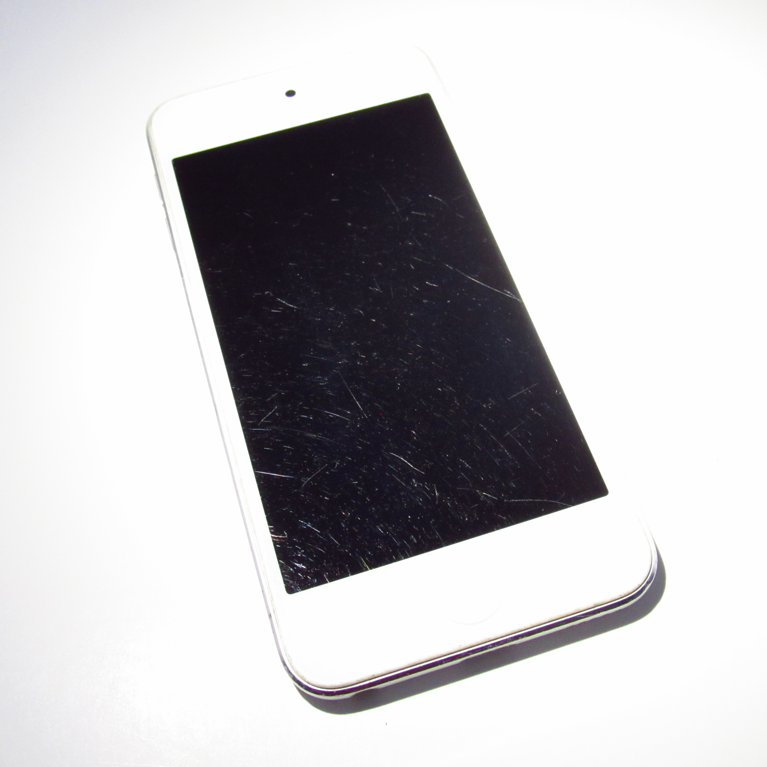 Apple iPod Touch 6th Generation A1574 16GB Music MP3 Player