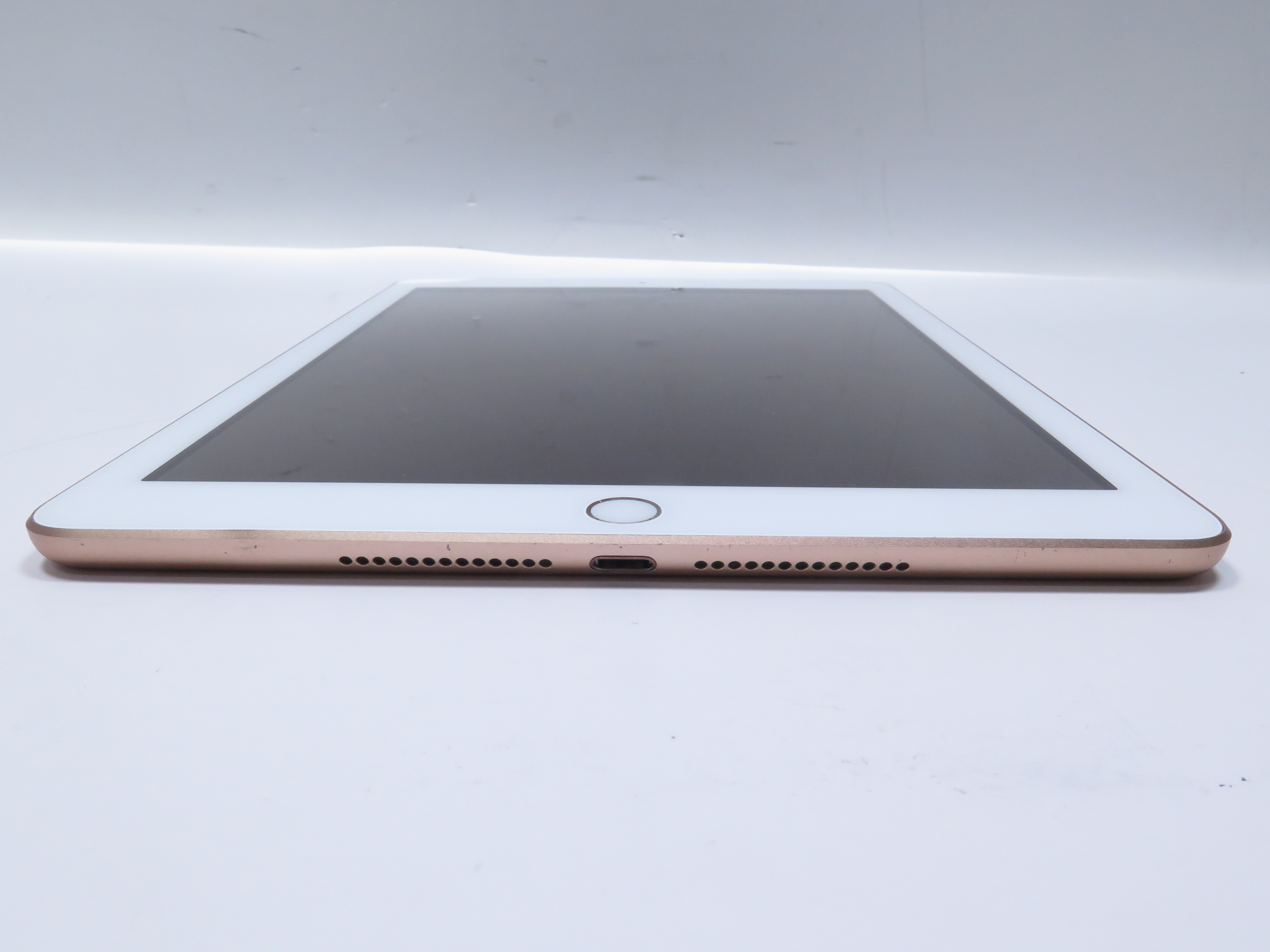 Apple MRM32LL/A iPad 6th Generation 32GB WiFi + Verizon 9.7