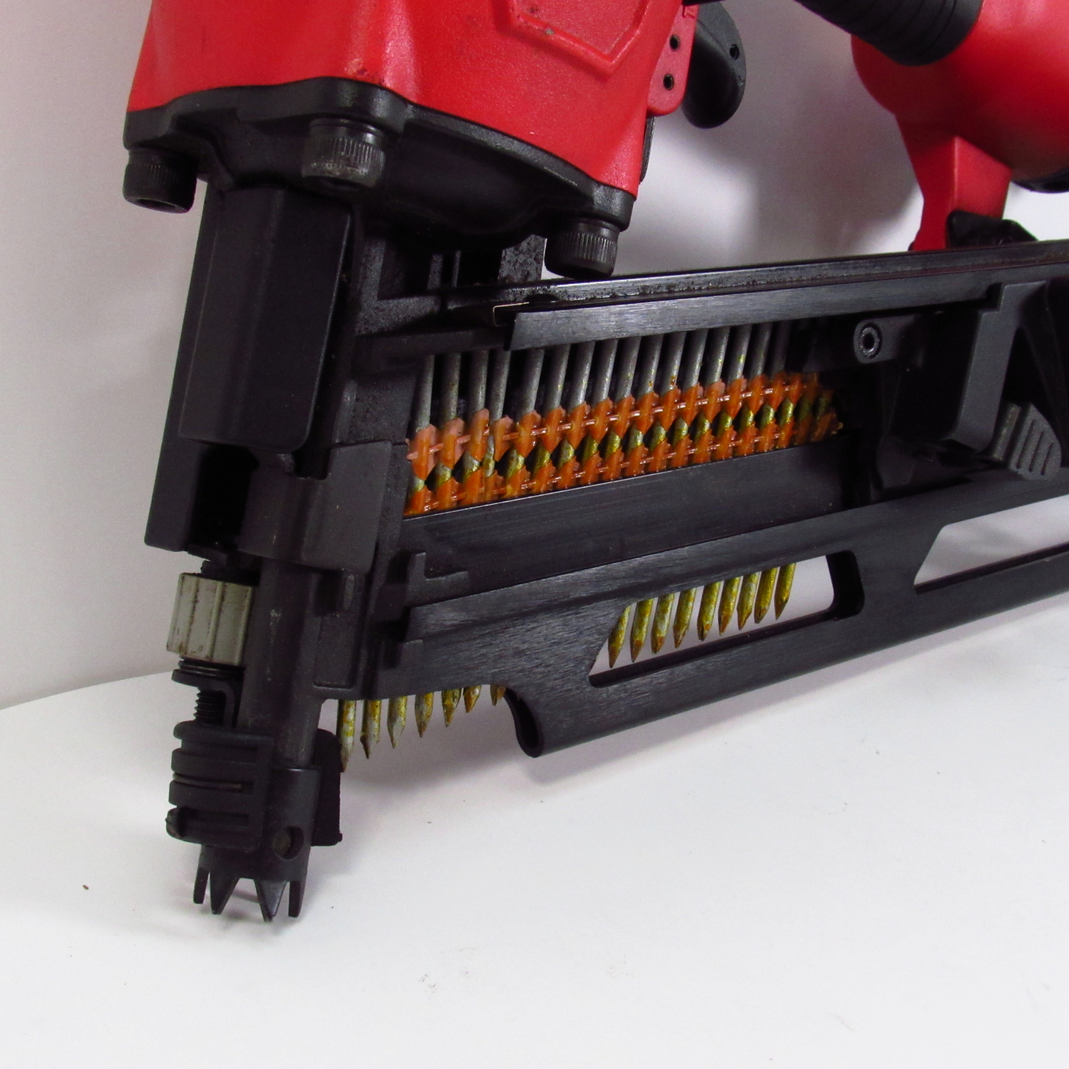 Milwaukee 720020 Air Pneumatic Round Head Framing Nailer