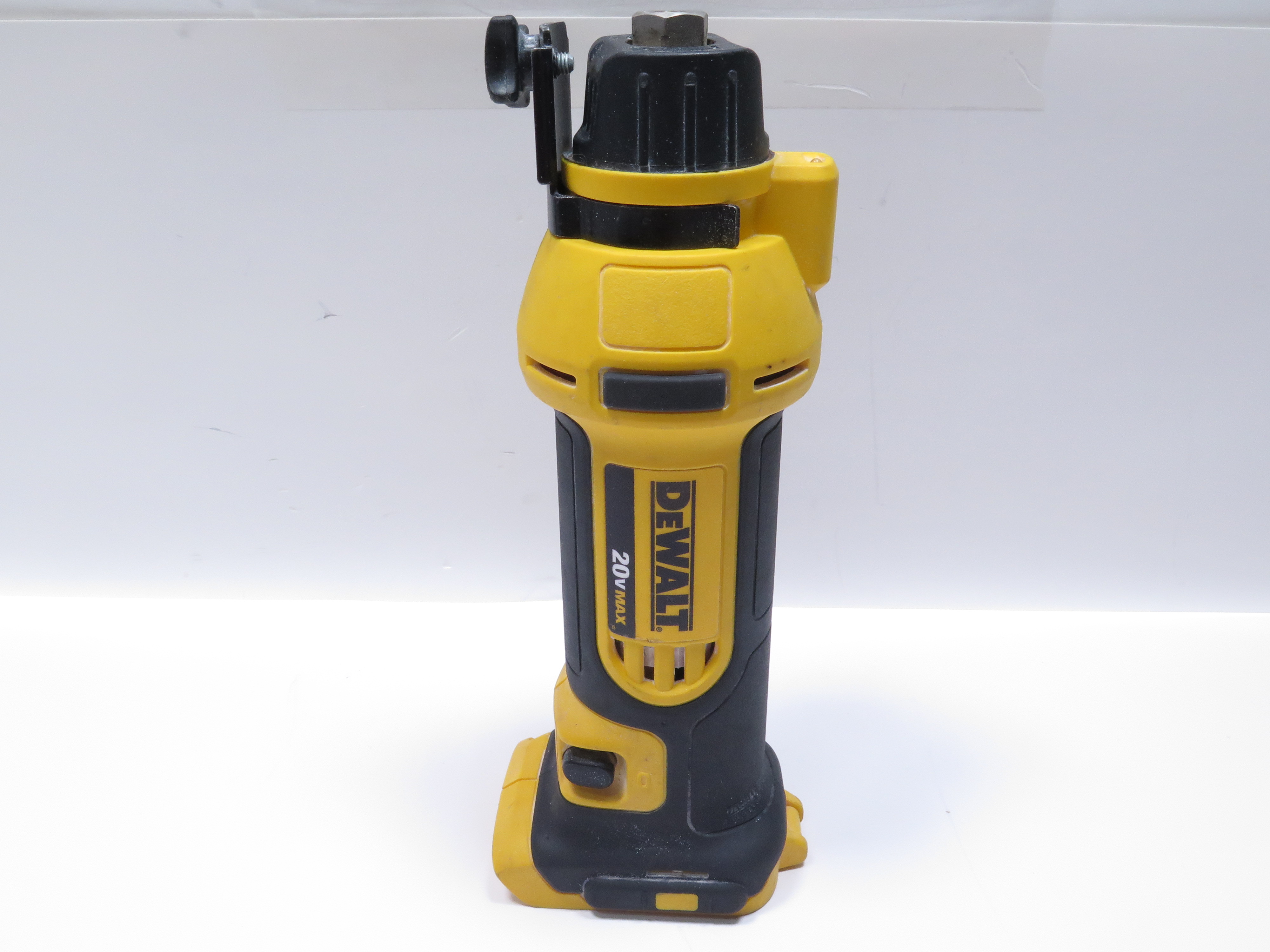 DeWalt DCS551 20V MAX 1 4 in. and 1 8 in. Cordless Drywall Cut Out