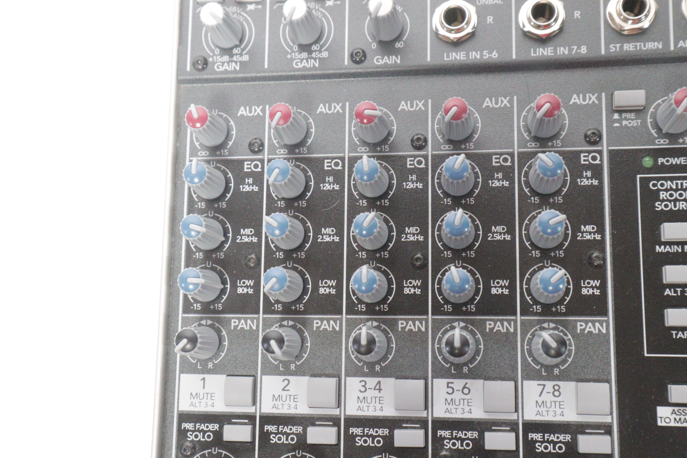 Mackie 802-VLZ3 8Channel Compact Recording/SR Premium Microphone