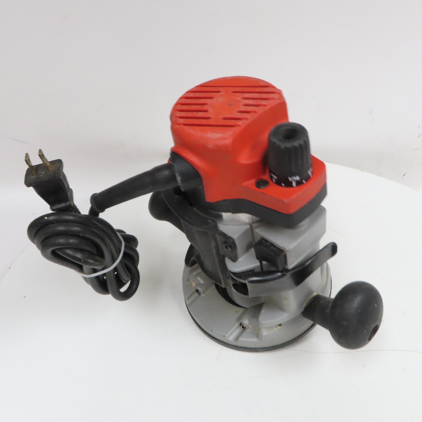 Milwaukee 561529 120V 13/4 Max HP BodyGrip Corded Electric Router
