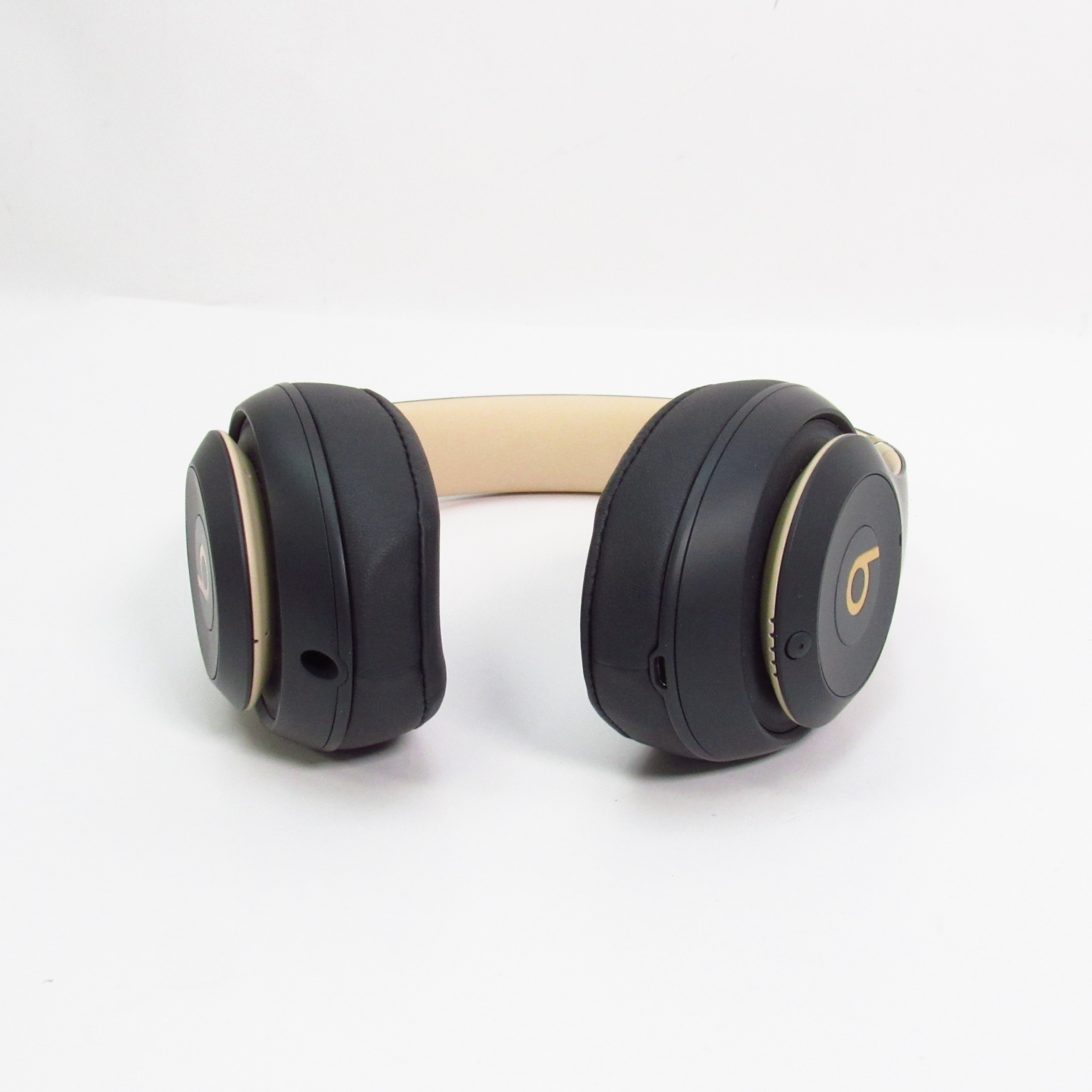 Beats Studio3 Wireless ブラック/アイボリー Beats Studio3 Wireless Noise Cancelling Earphones with Apple