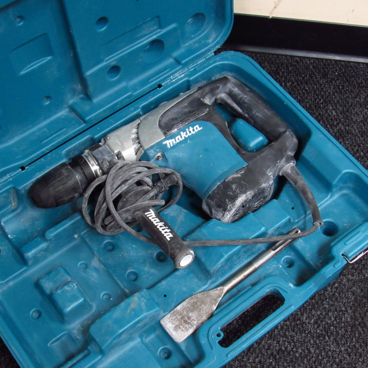 Makita HR4002 Corded 19/16'' Rotary Hammer Local PickUp Only