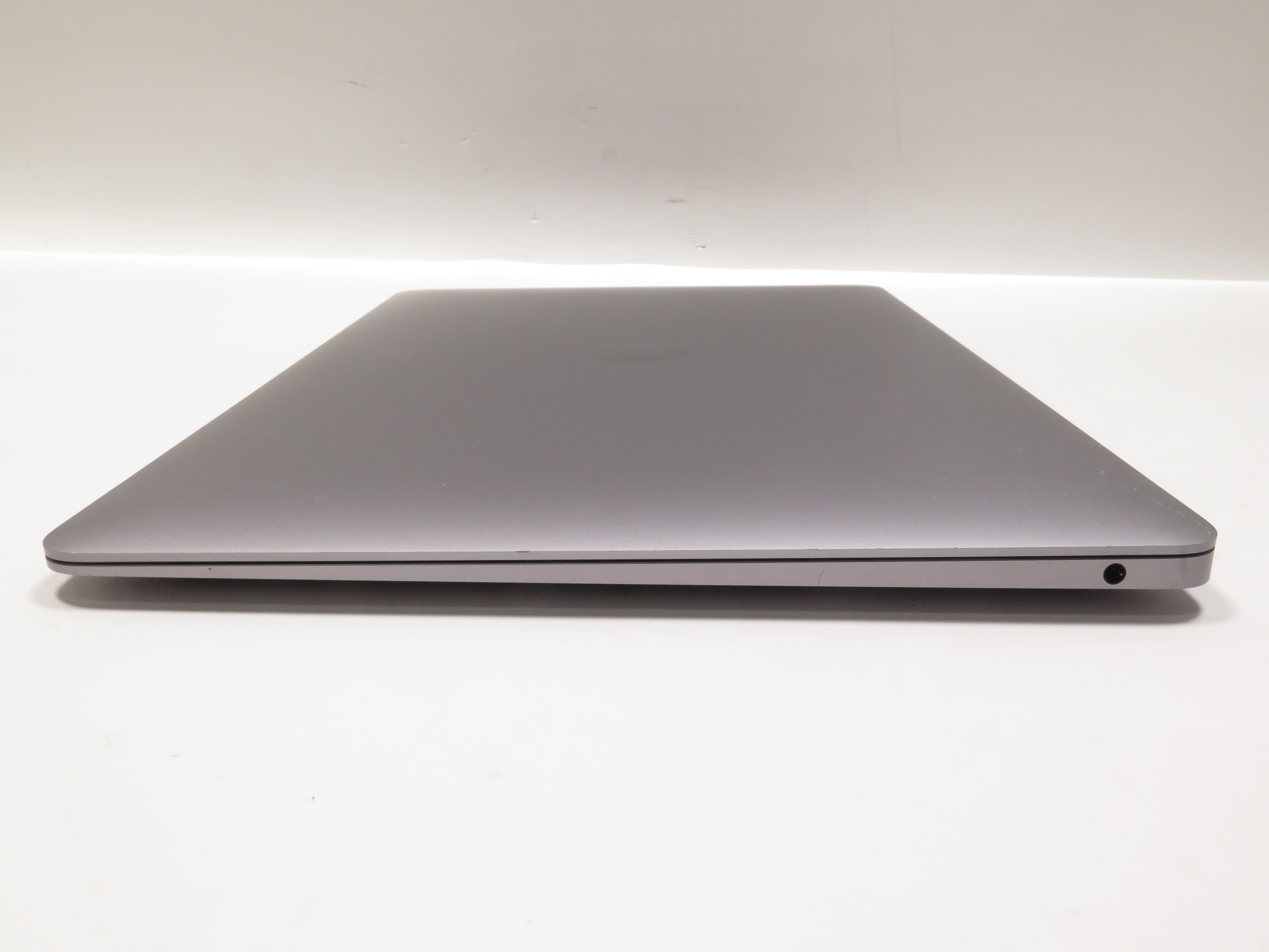 Apple 2020 MacBook Air MGN63LL/A M1 Chip 8GB RAM 256GB SSD 13.3