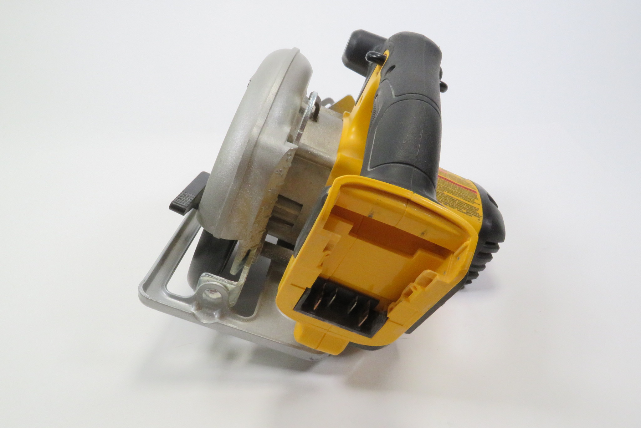 Dewalt DCS393 bare tool 20V MAX 6 1/2 circular saw in bulk packaging - Walmart Supplies