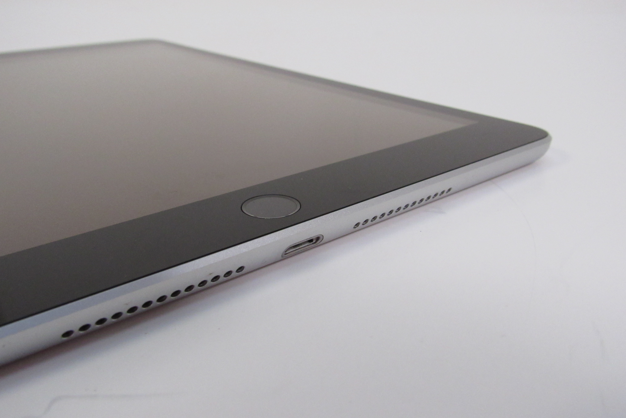 Apple iPad 9th Generation MK2L3LL/A 64GB 10.2'' Wi-Fi Tablet - Silver