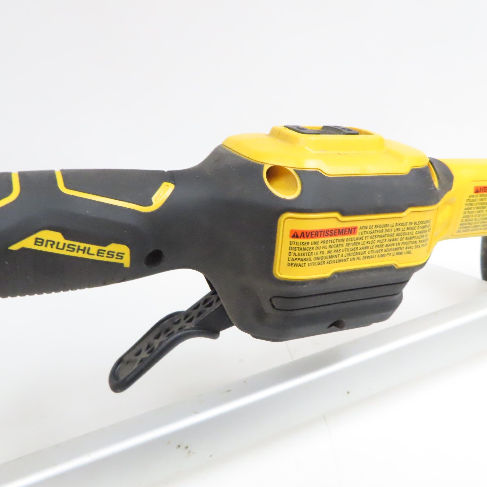 DeWalt DCST922 MAX 20V 14" Cordless Folding String Trimmer (Local Pick ...