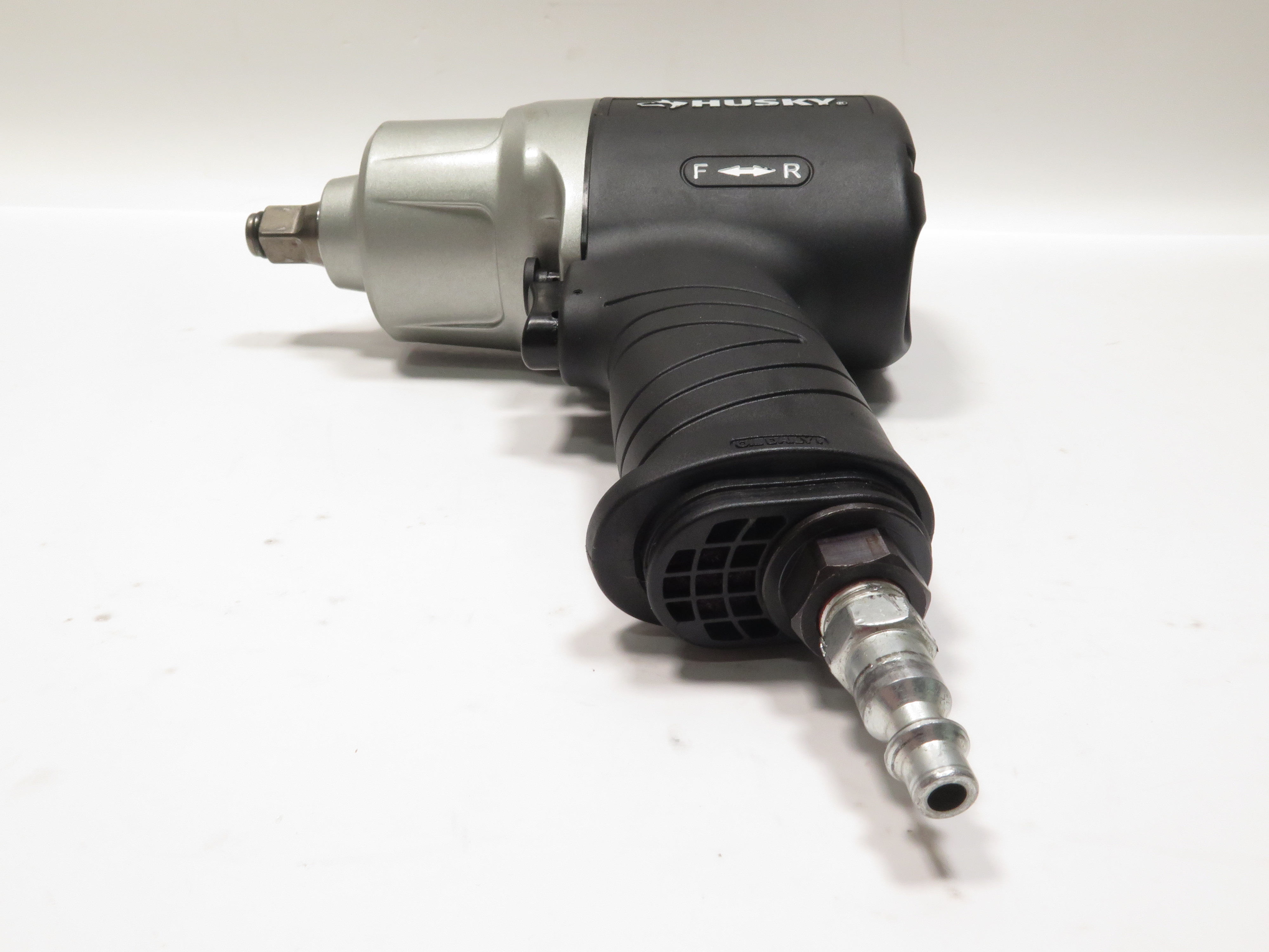 Husky H4480 800 ft./lbs. 1/2 in. Impact Wrench 0385