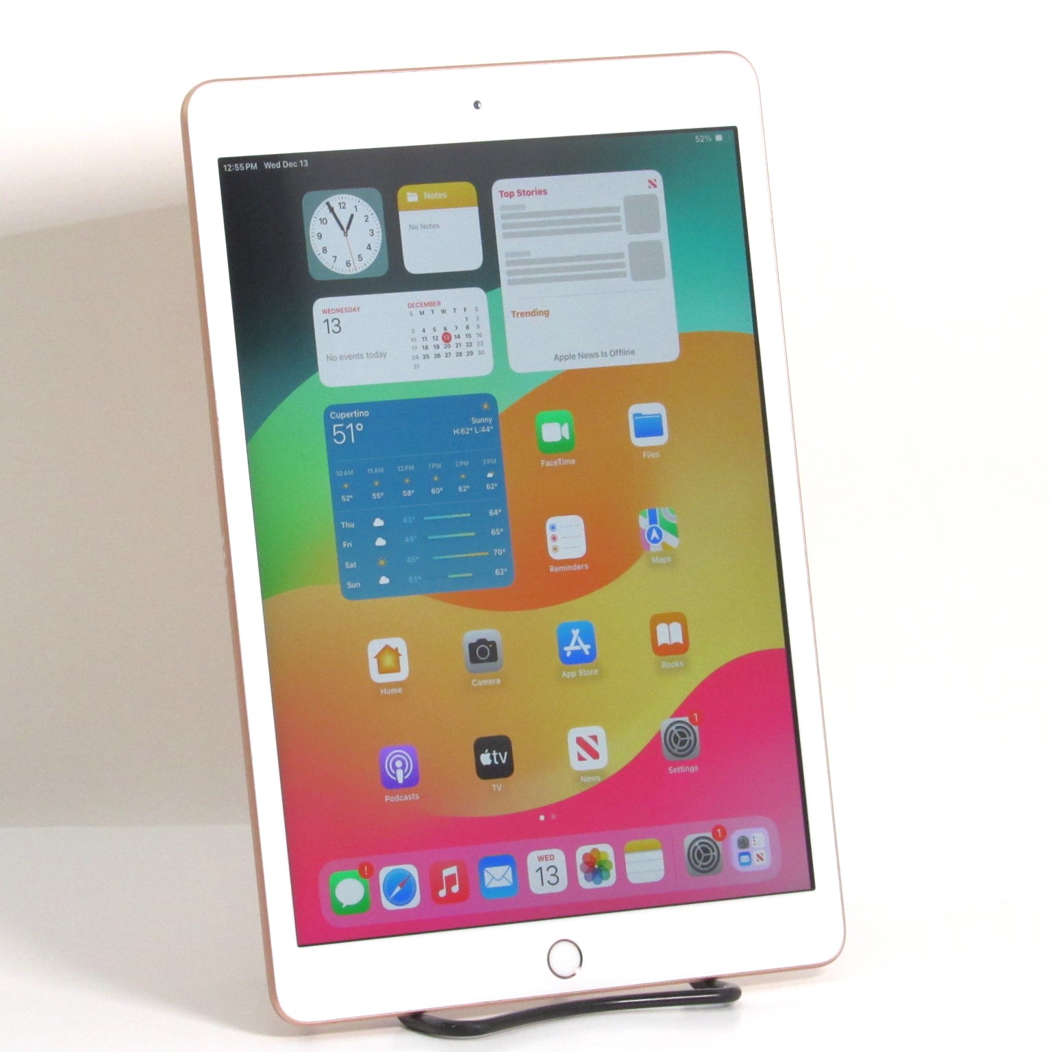 Apple iPad 7th Generation NW762LL/A 32GB 10.2'' Wi-Fi Tablet - Gold