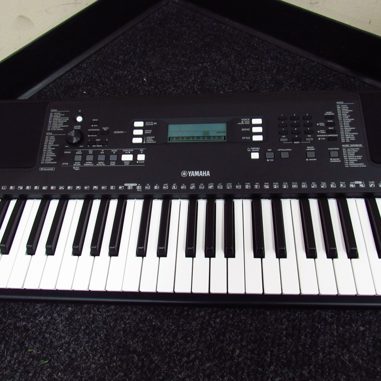 Yamaha PSRE373 61Key TouchSensitive Portable Piano Keyboard Pick