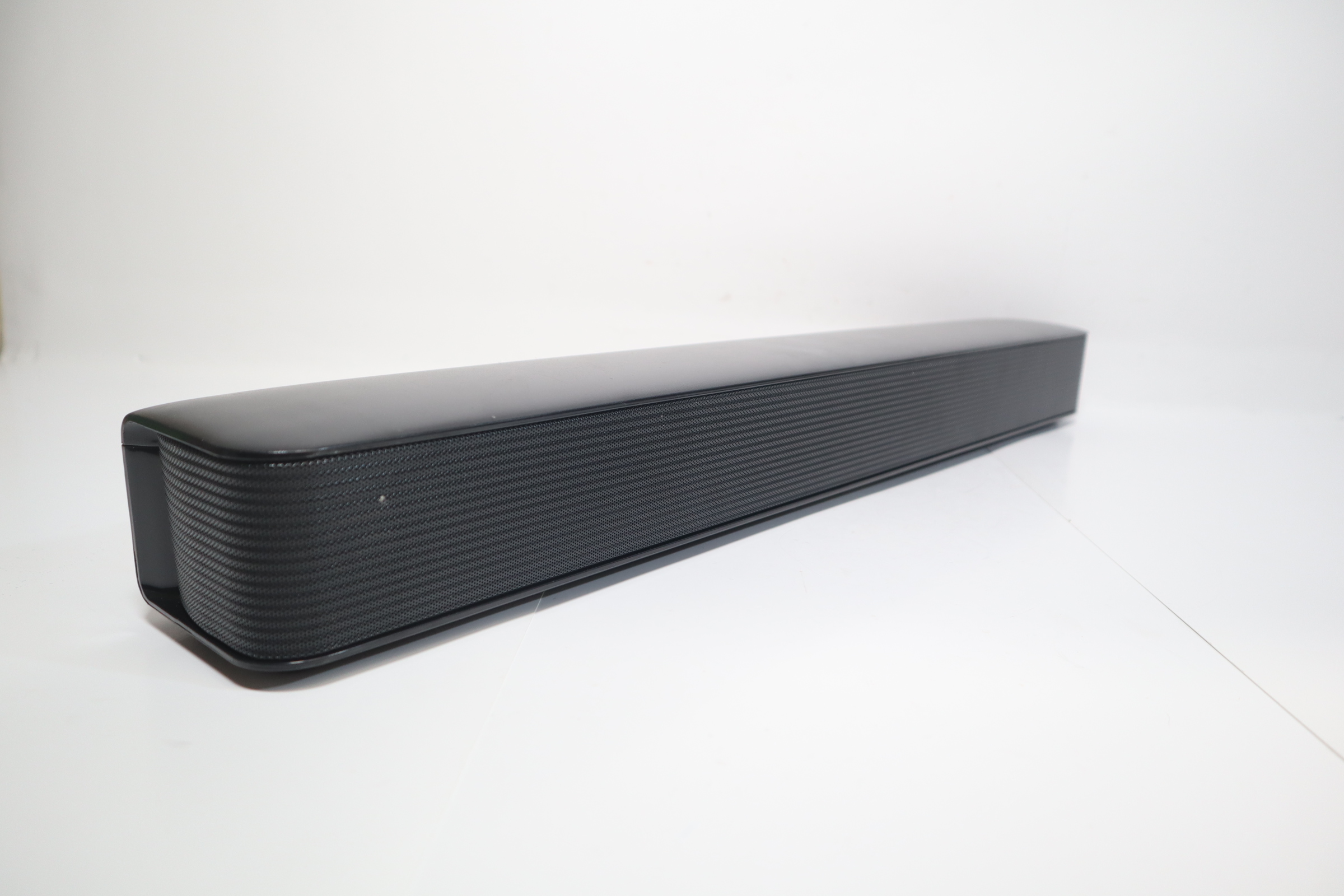 Soundbar LG SQM1 40W – 2.0 Canali, Bluetooth 4.0, Dolby Digital, Bass Blast, Per TV E Musica