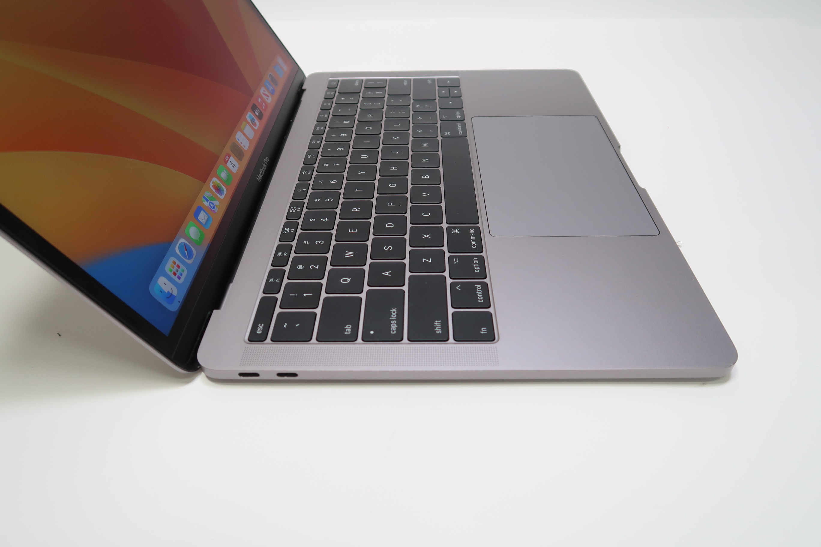 Apple MacBook Pro (2017) MPXQ2LL/A Core i5-7360U 2.3GHz 8GB RAM