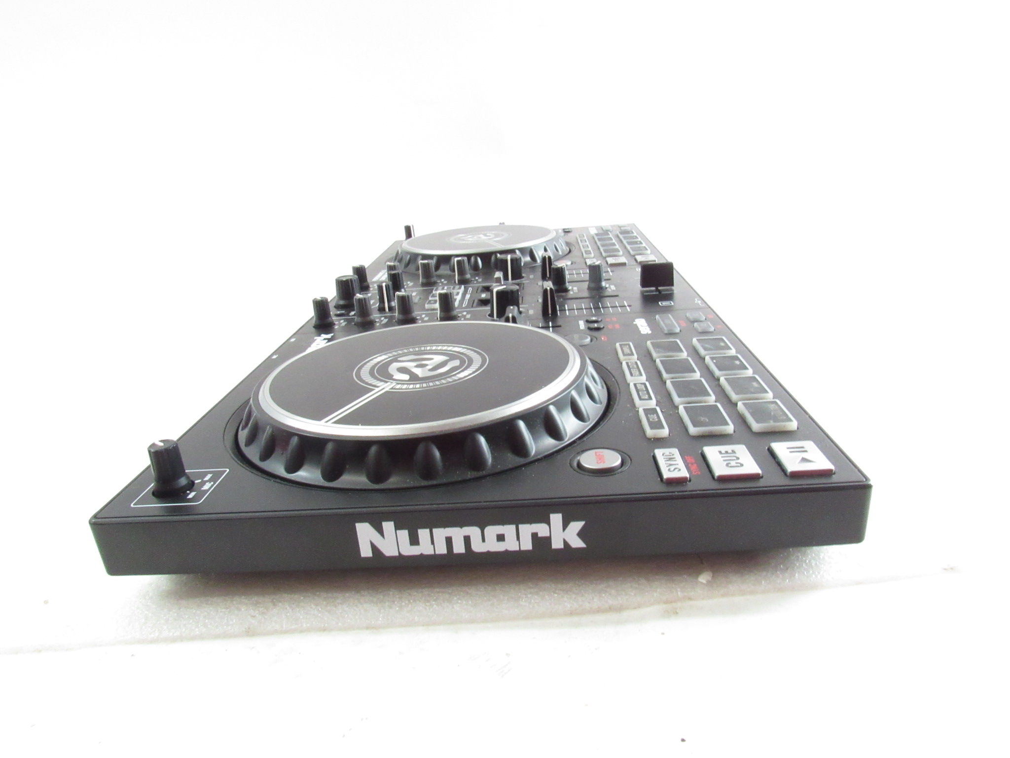 Numark Mixtrack Pro II DJコントローラー Mixtrack Pro II | Numark
