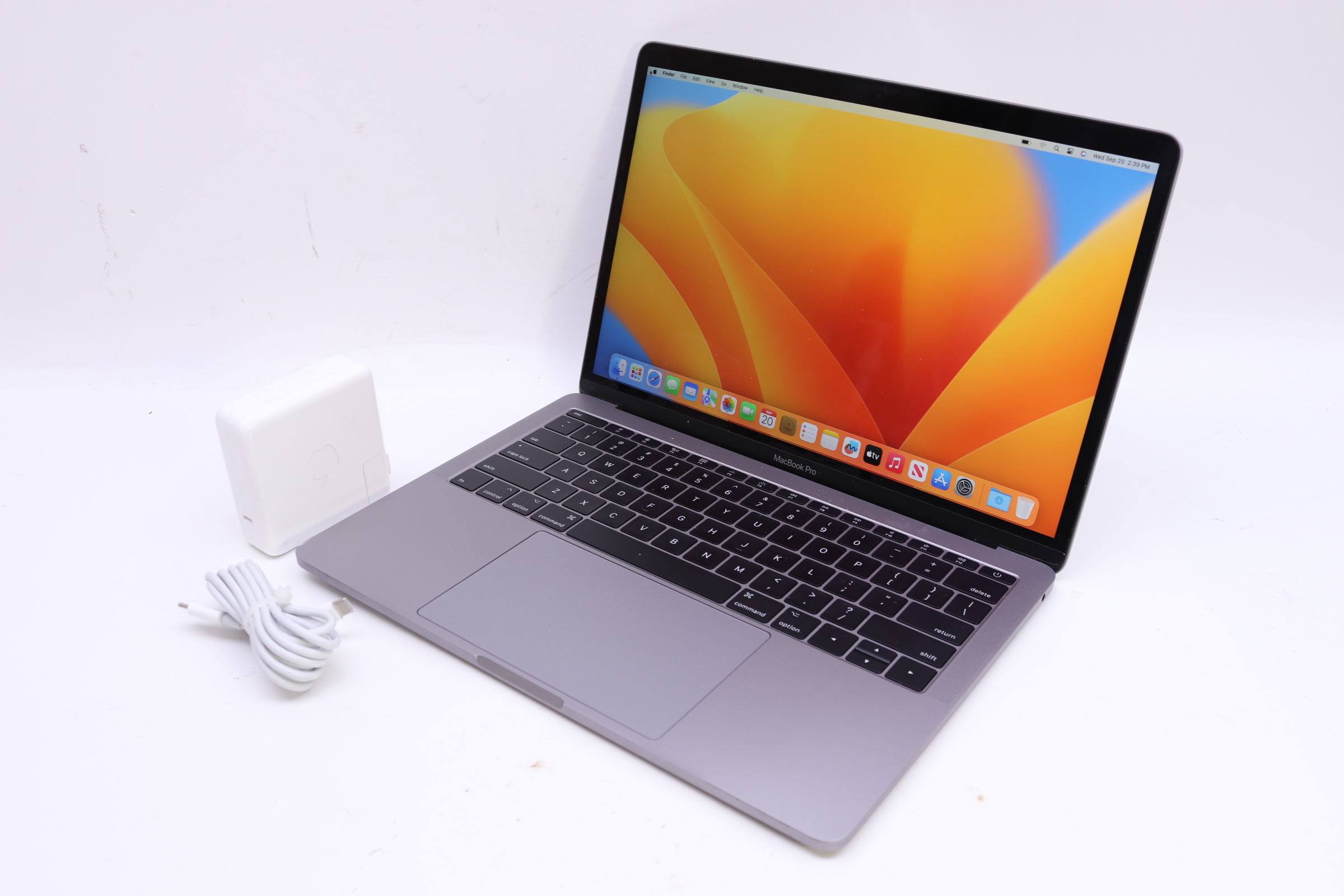  Apple MacBook Pro 13-inch 2.3GHz Core i5, 256GB