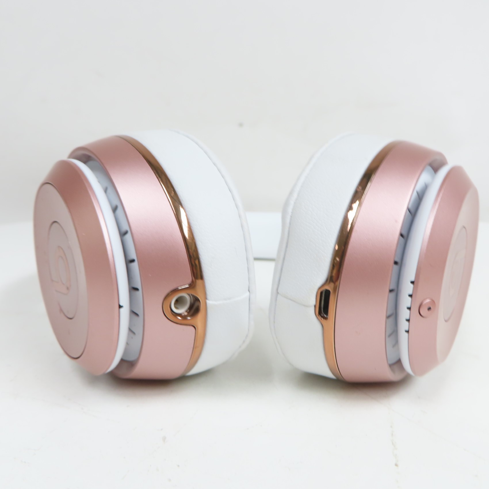 Apple MX442LL/A Beats Solo 3 Wireless Bluetooth Headphones