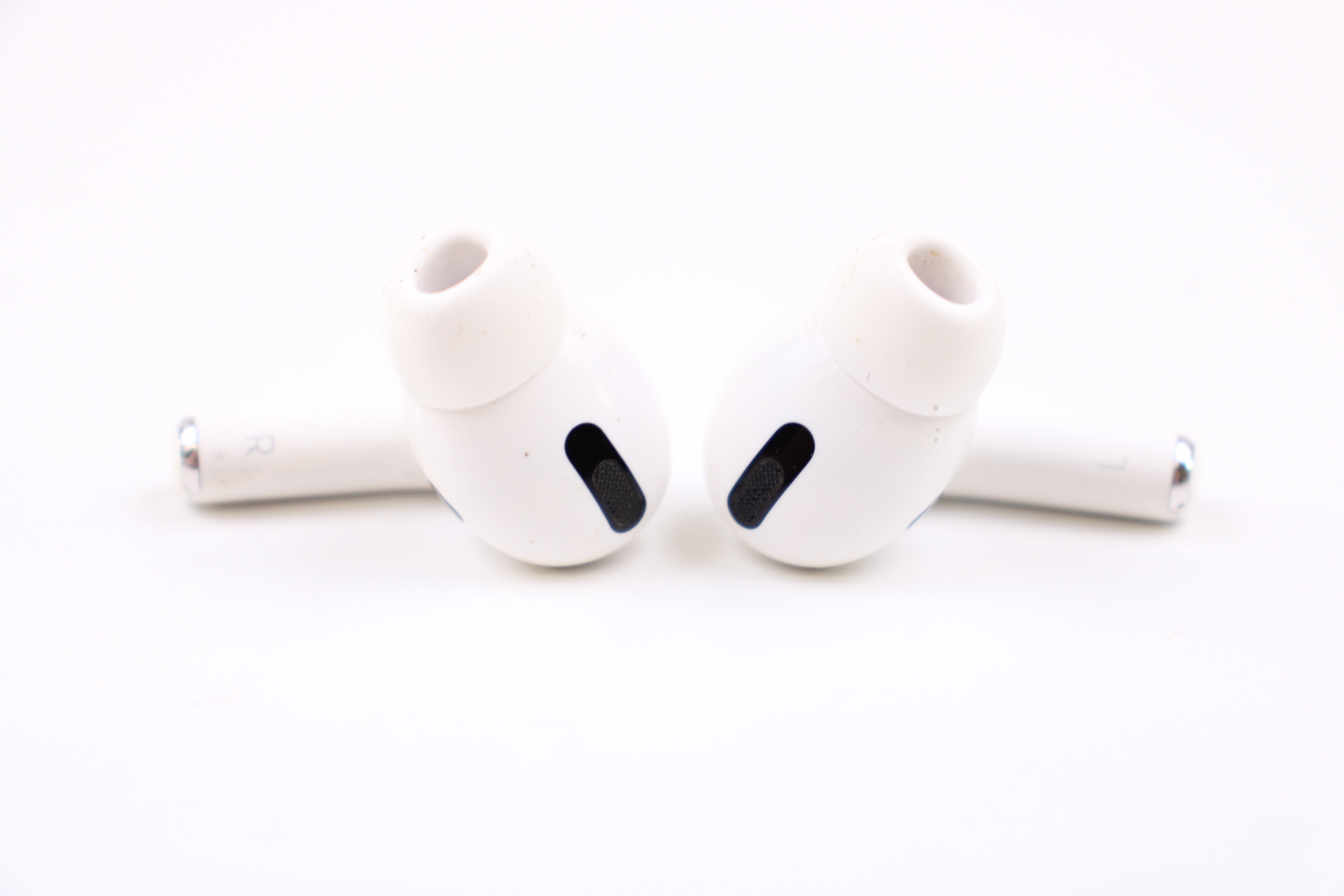 Apple AirPods Pro MLWK3AM/A 1st Gen MagSafe Wireless Bluetooth