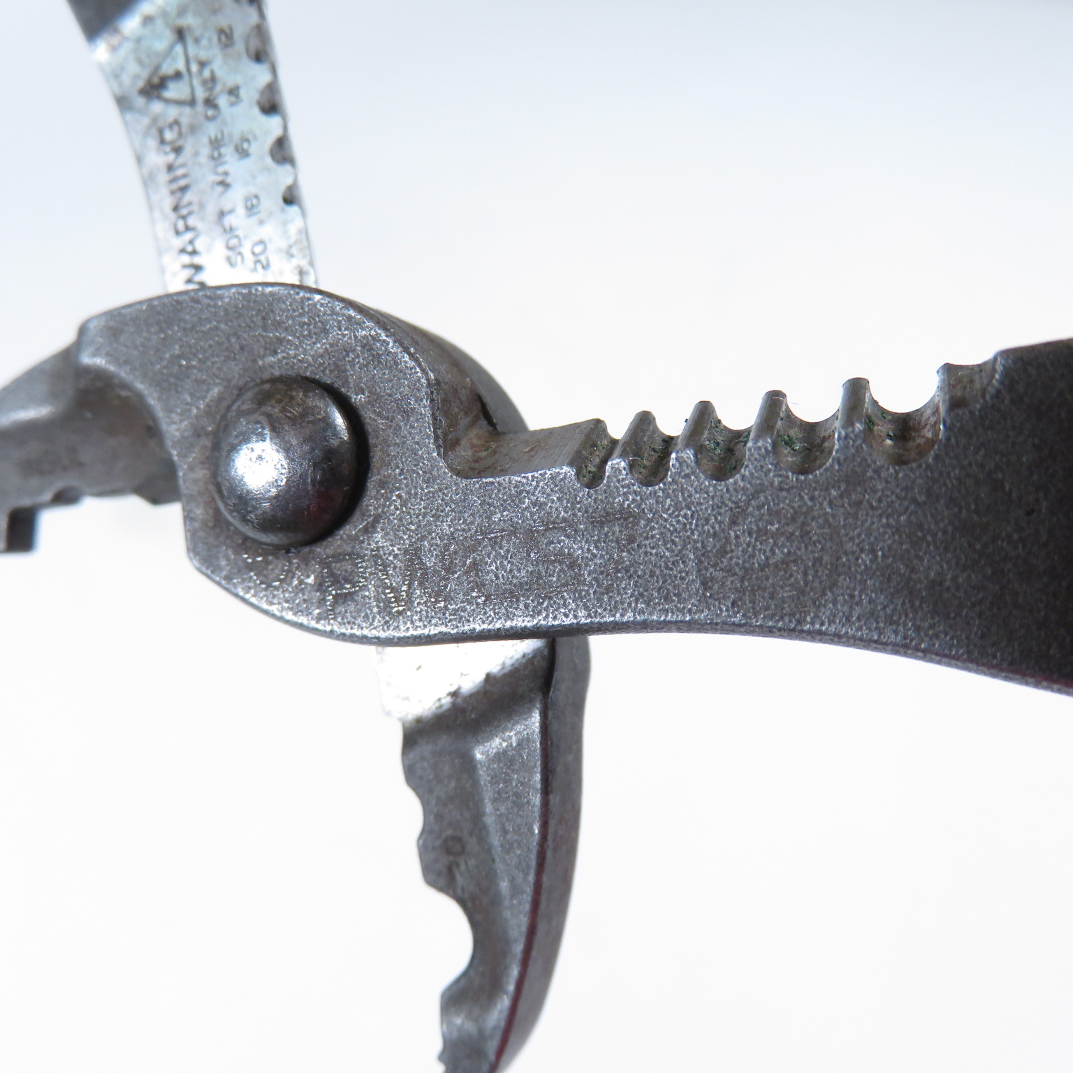 thumbnail image 2 of Snap-on Tools POWER BLUE Soft Grip 7" Wire Stripper Cutter Crimper PWCS7ACFMB 2 of 6