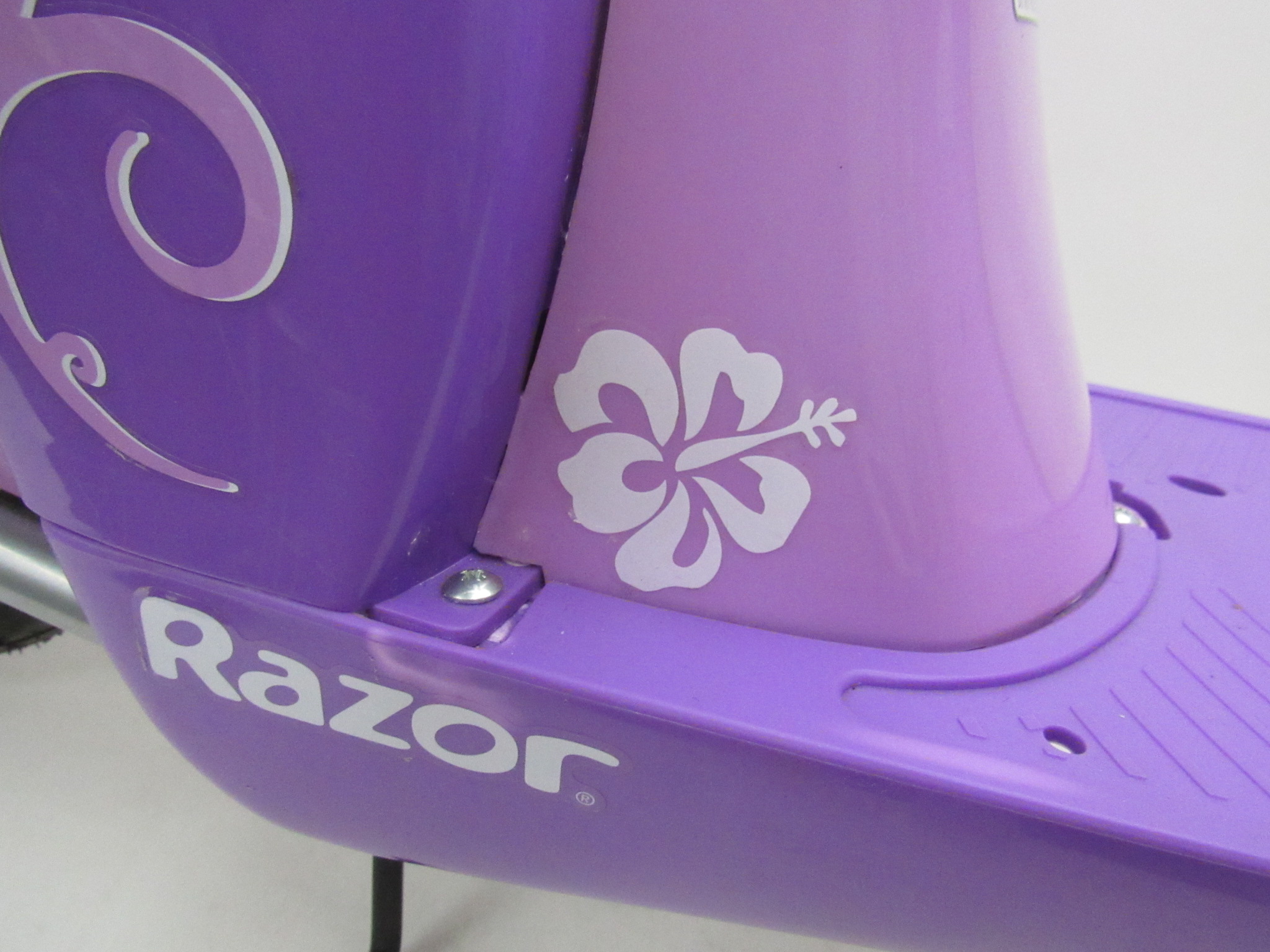 Razor PocketMod Kiki Vespa Style Electric Scooter Purple