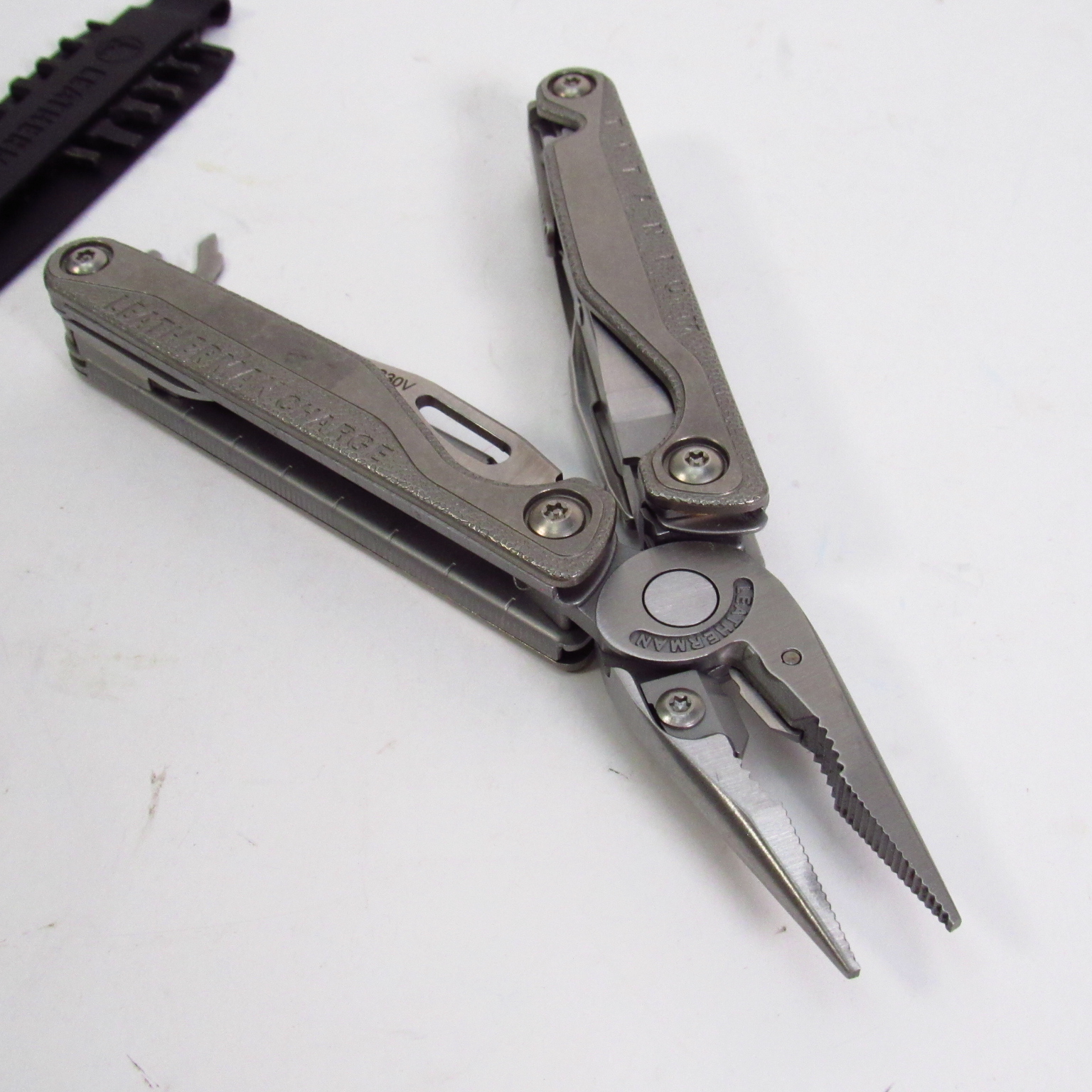 Leatherman Charge Titanium Multi-Tool