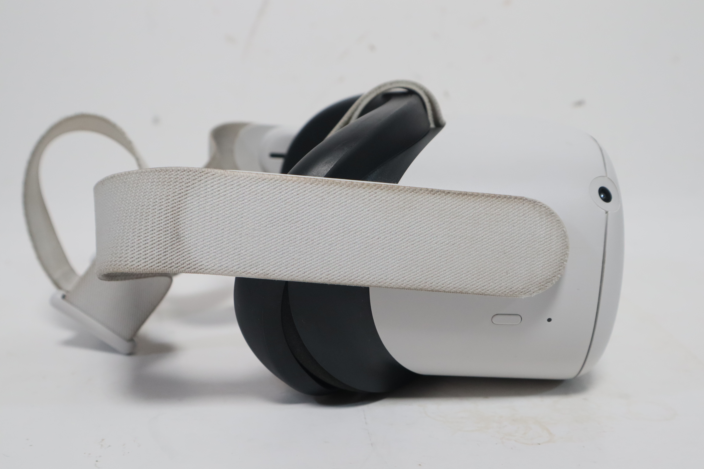 Meta KW49CM Oculus Quest 2 Advanced Standalone 64GB Virtual